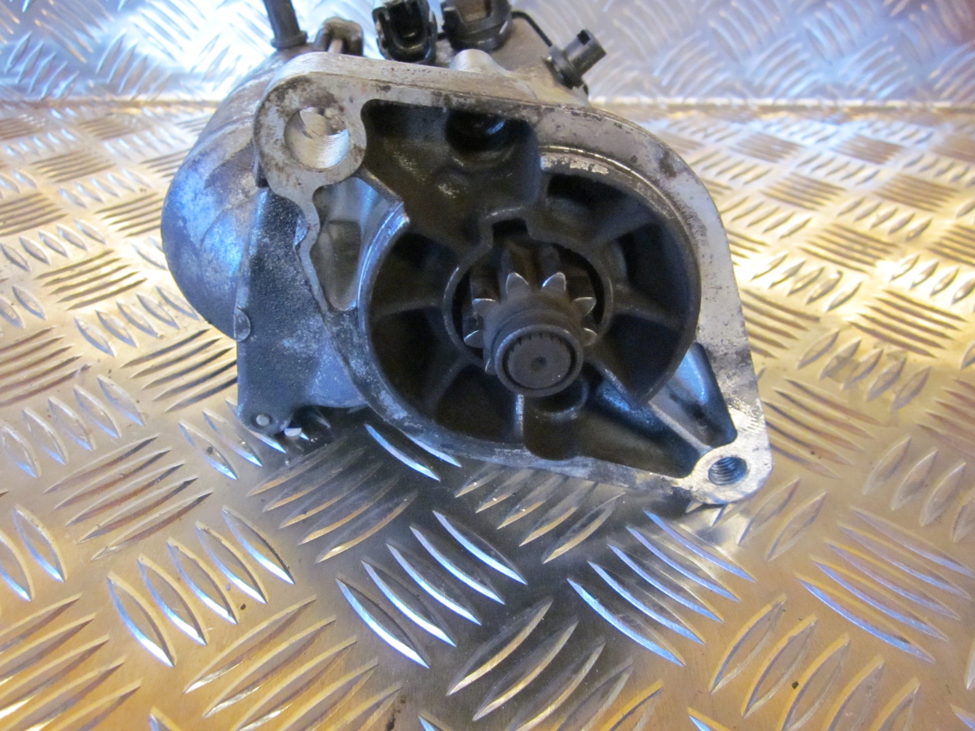 Toyota Carina E Japansk Starter Med OEM Nr. 2810016180 Fra Toyota Ophugger