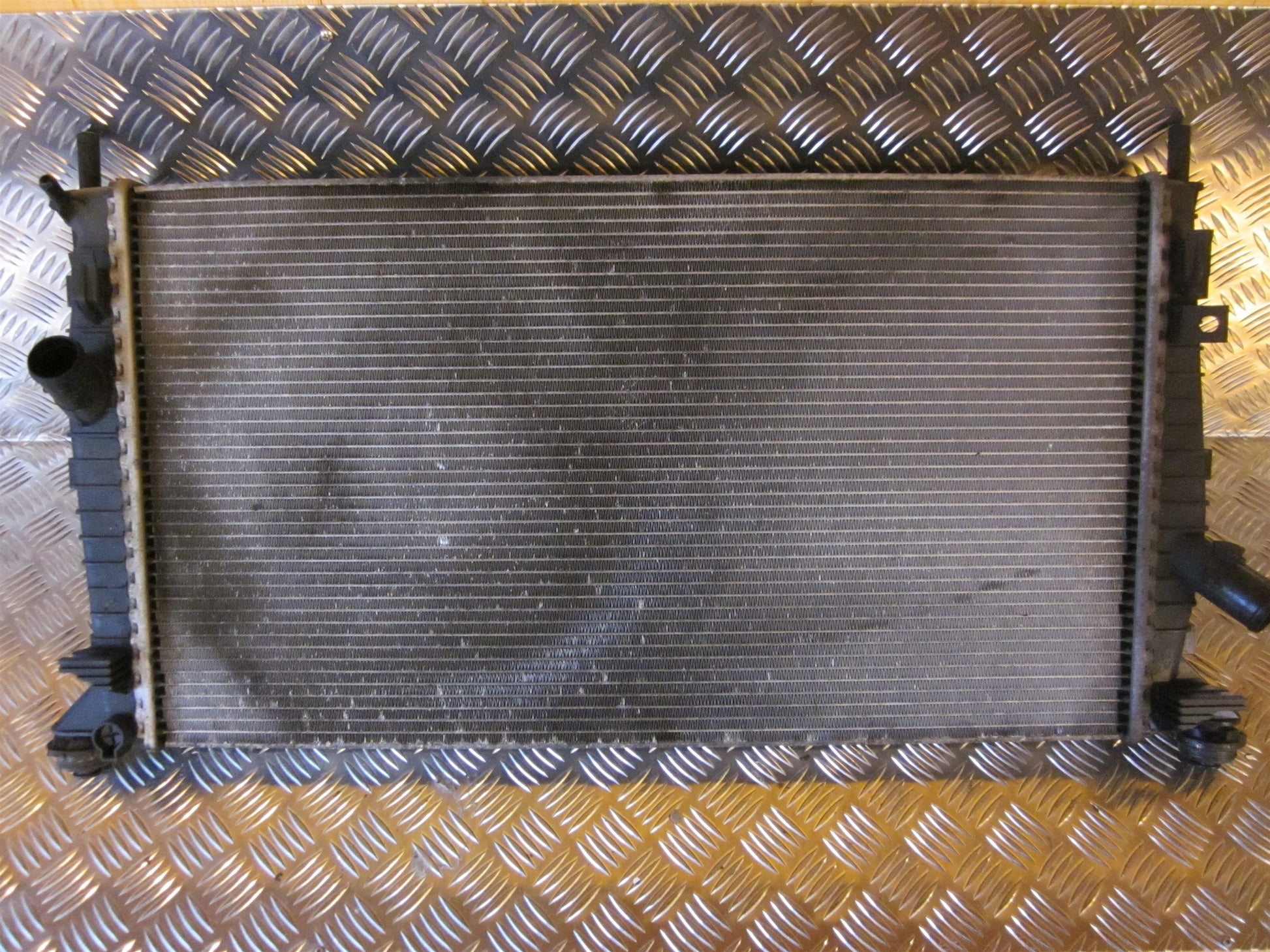 Mazda 3 BK Køler Med OEM Nr. Ophugger Fra Mazda Ophugger