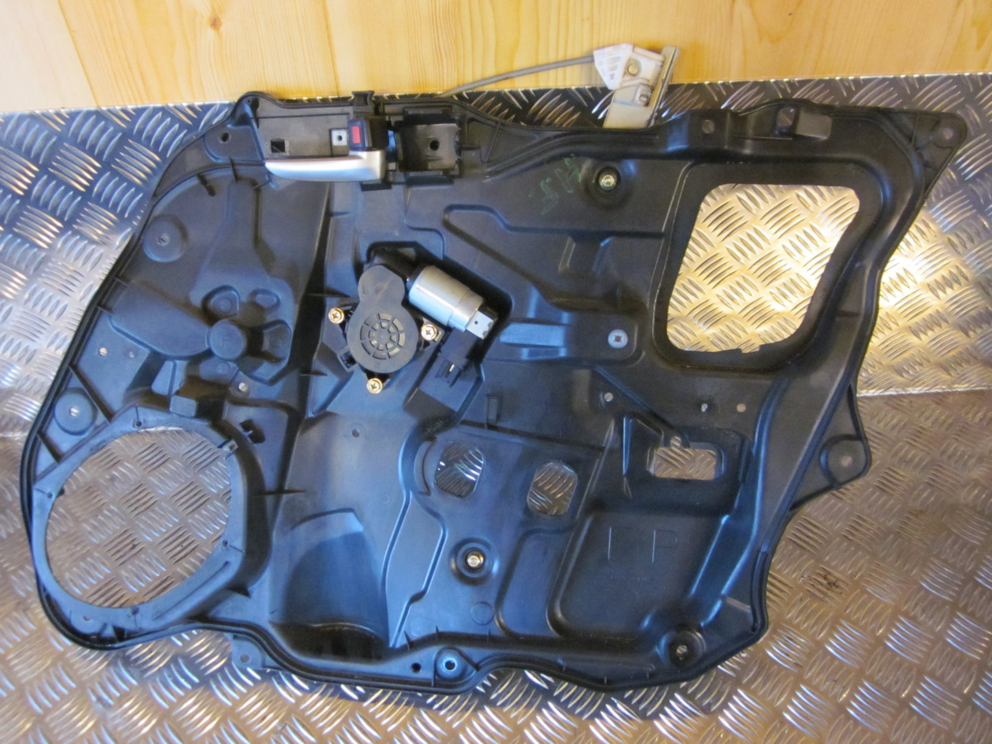 Mazda 3 BK Rudemotor - Rudehejs Med OEM Nr. Ophugger Fra Mazda Ophugger