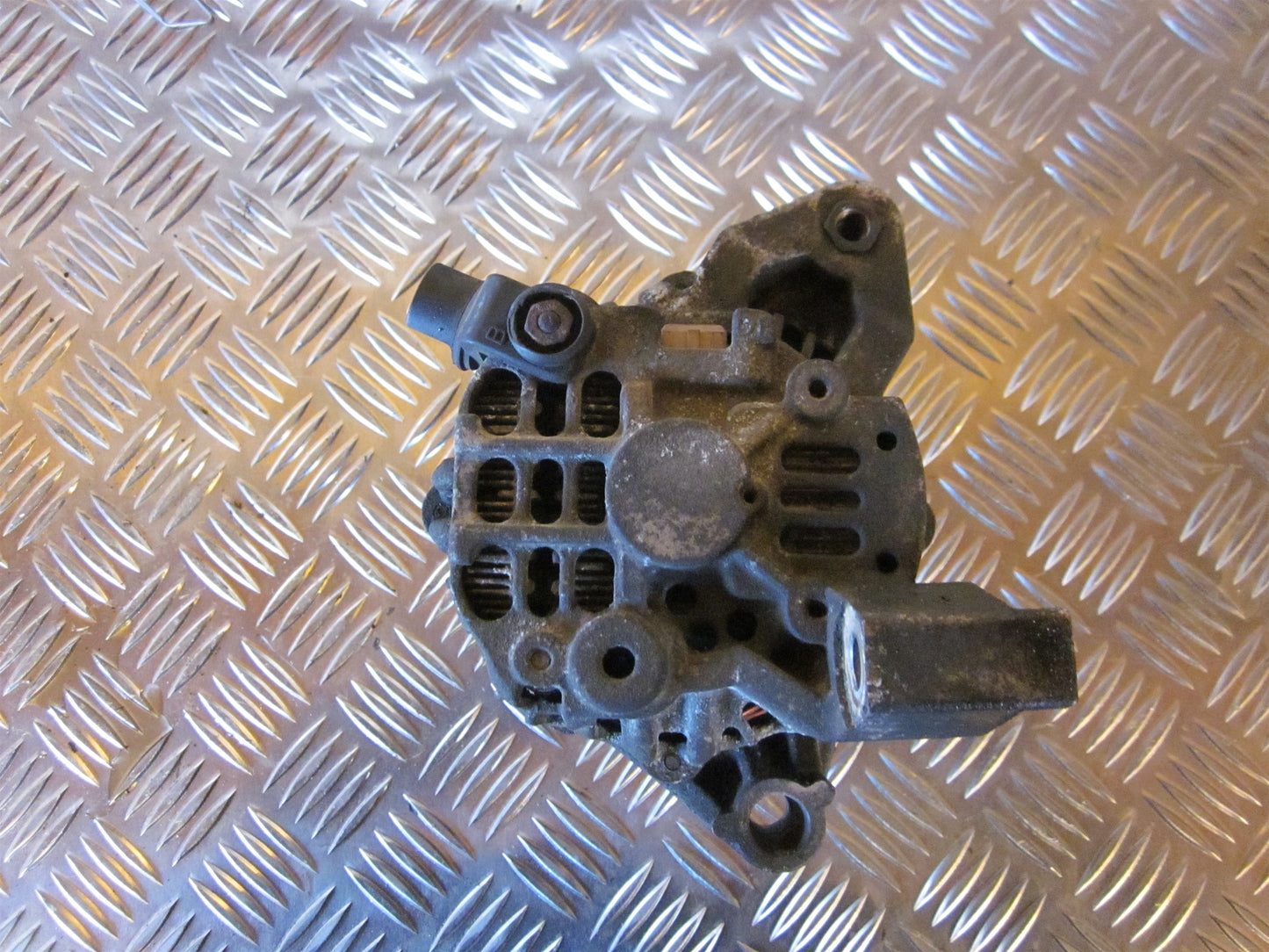 Ford Fiesta 4+5 Generator Med OEM Nr. A005TA2591 Fra Ford Ophugger