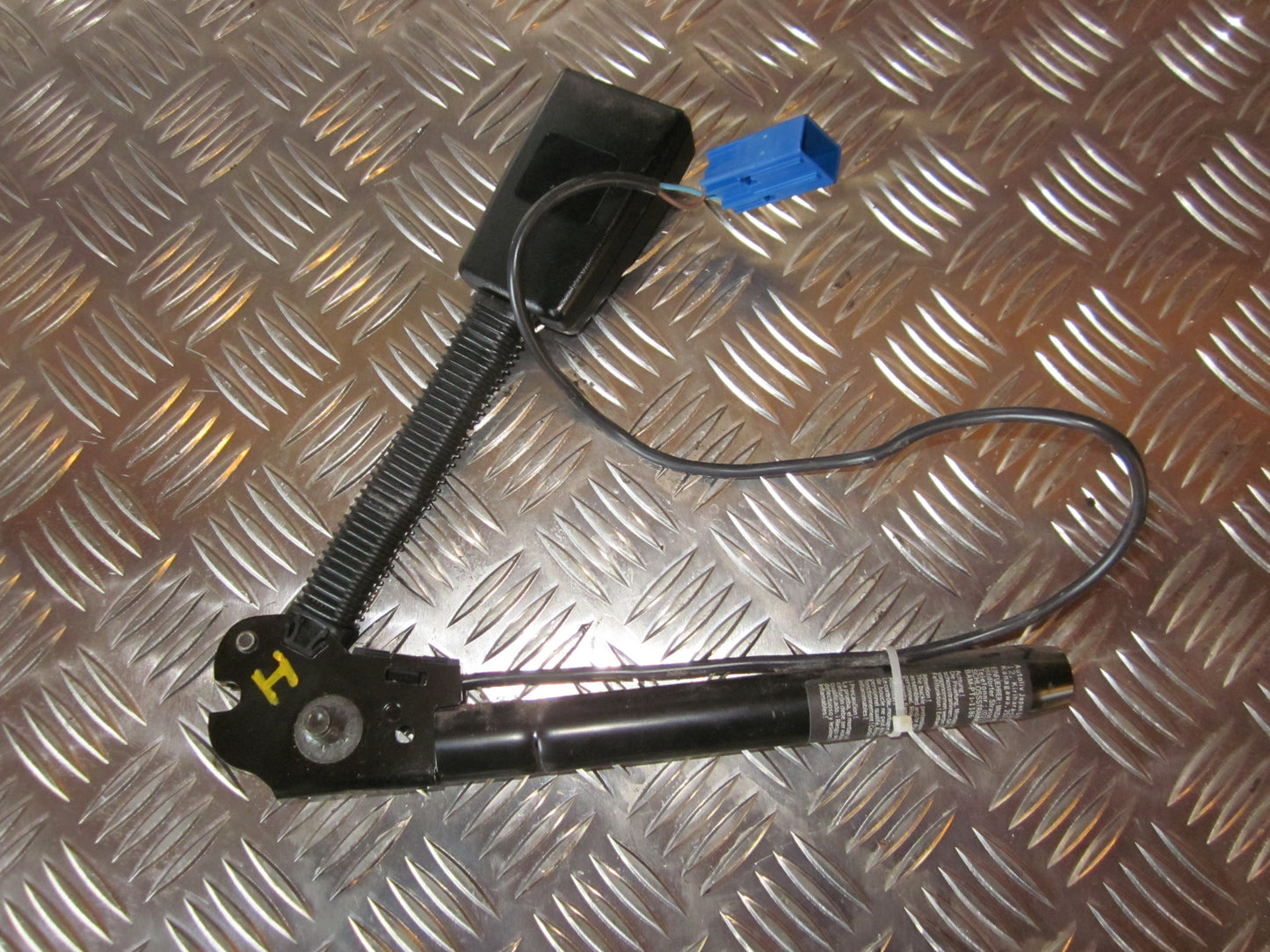 Mazda 3 BK Selestrammer Med OEM Nr. Ophugger Fra Mazda Ophugger