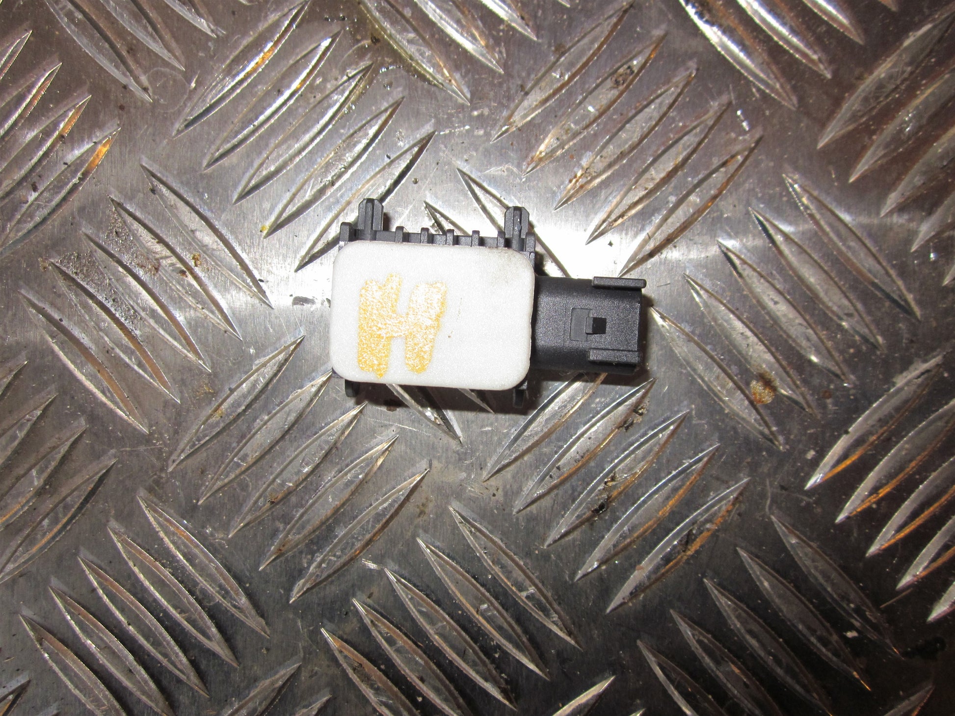 Mazda 3 BK Airbag Føler Med OEM Nr. Ophugger Fra Mazda Ophugger