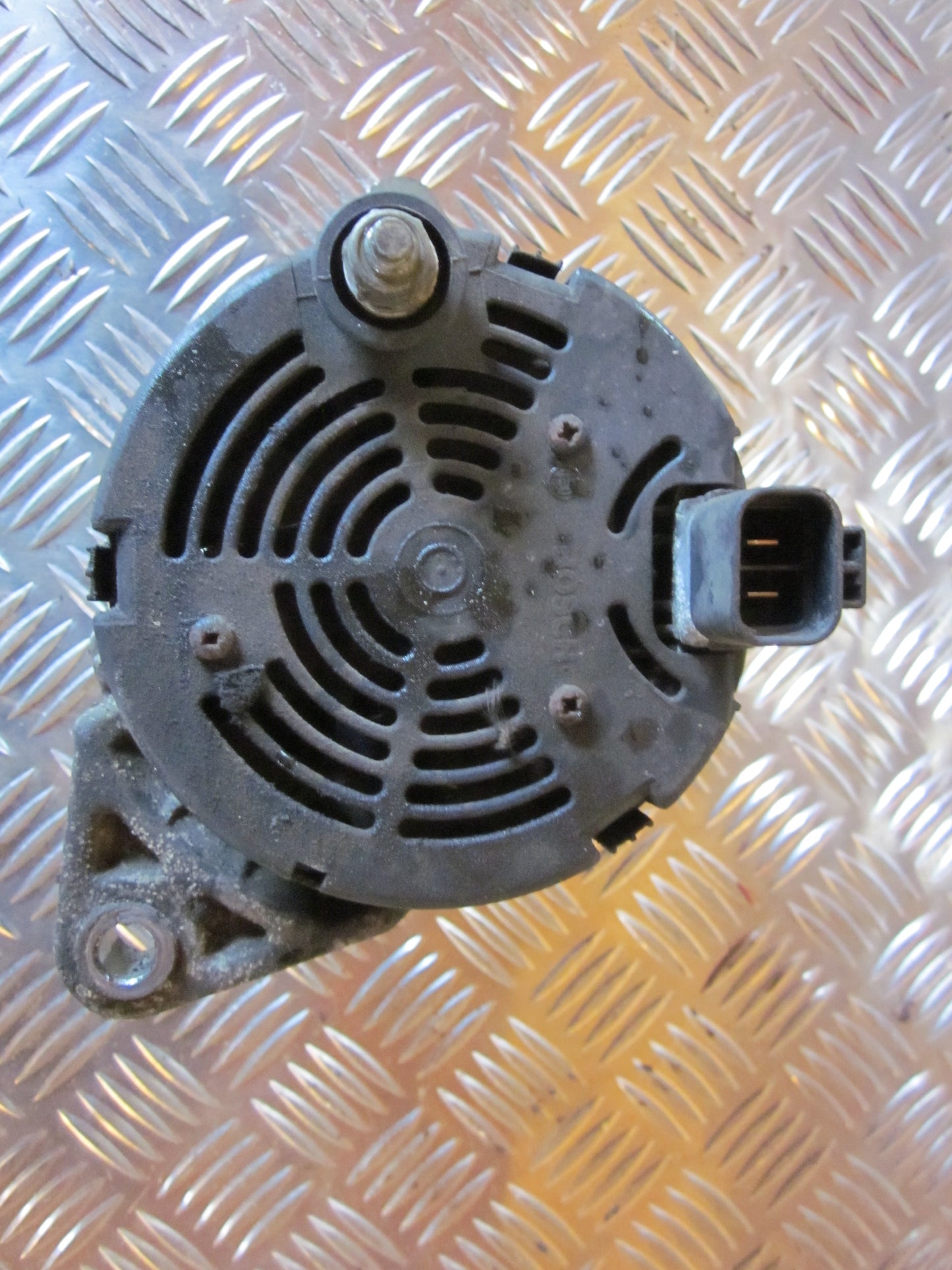 Mitsubishi Galant NE3 Generator Med OEM Nr. MD102088 Fra Mitsubishi Ophugger