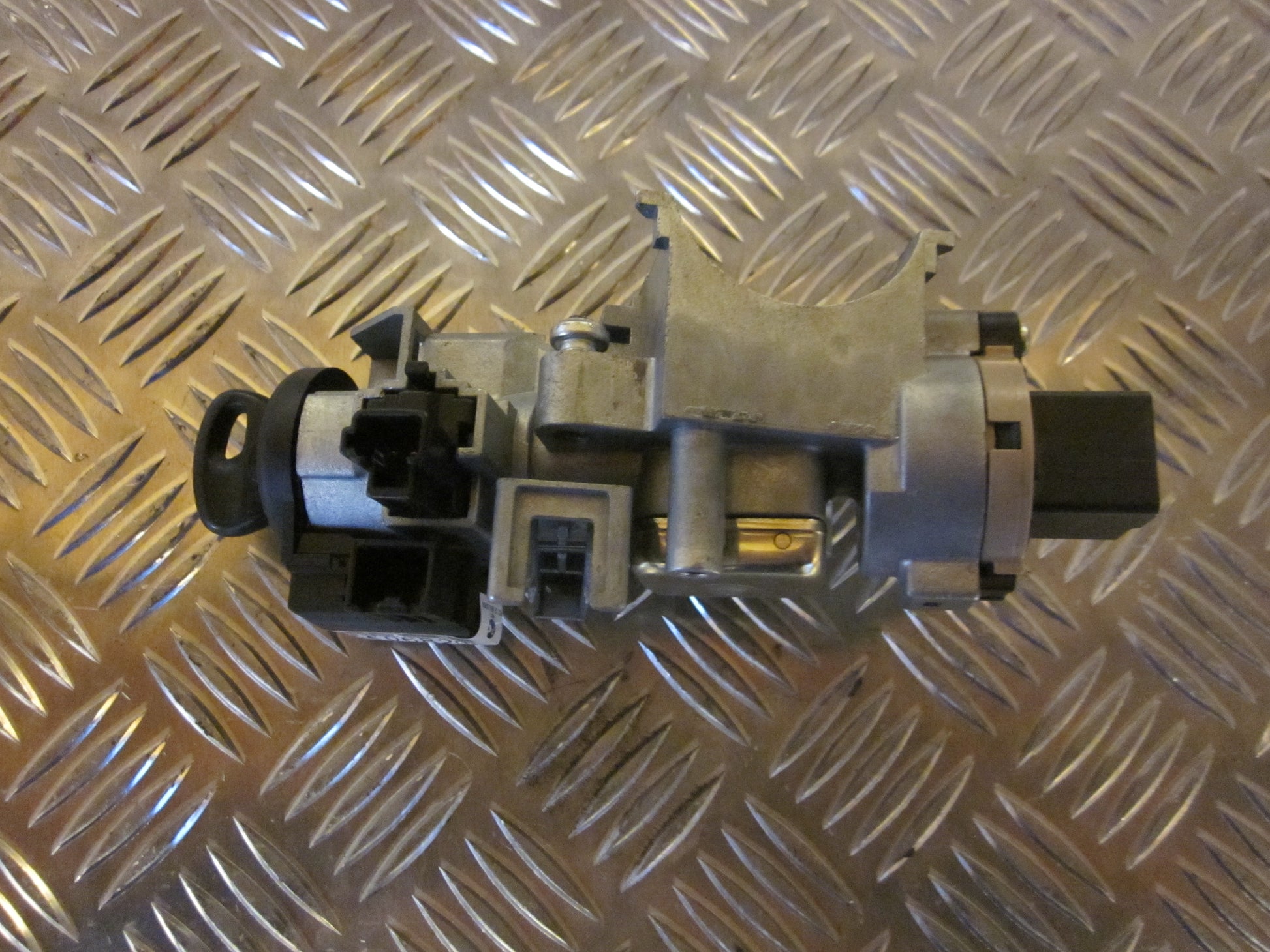 Mazda 6 GG/GY Ratlås Med OEM Nr. Ophugger Fra Mazda Ophugger