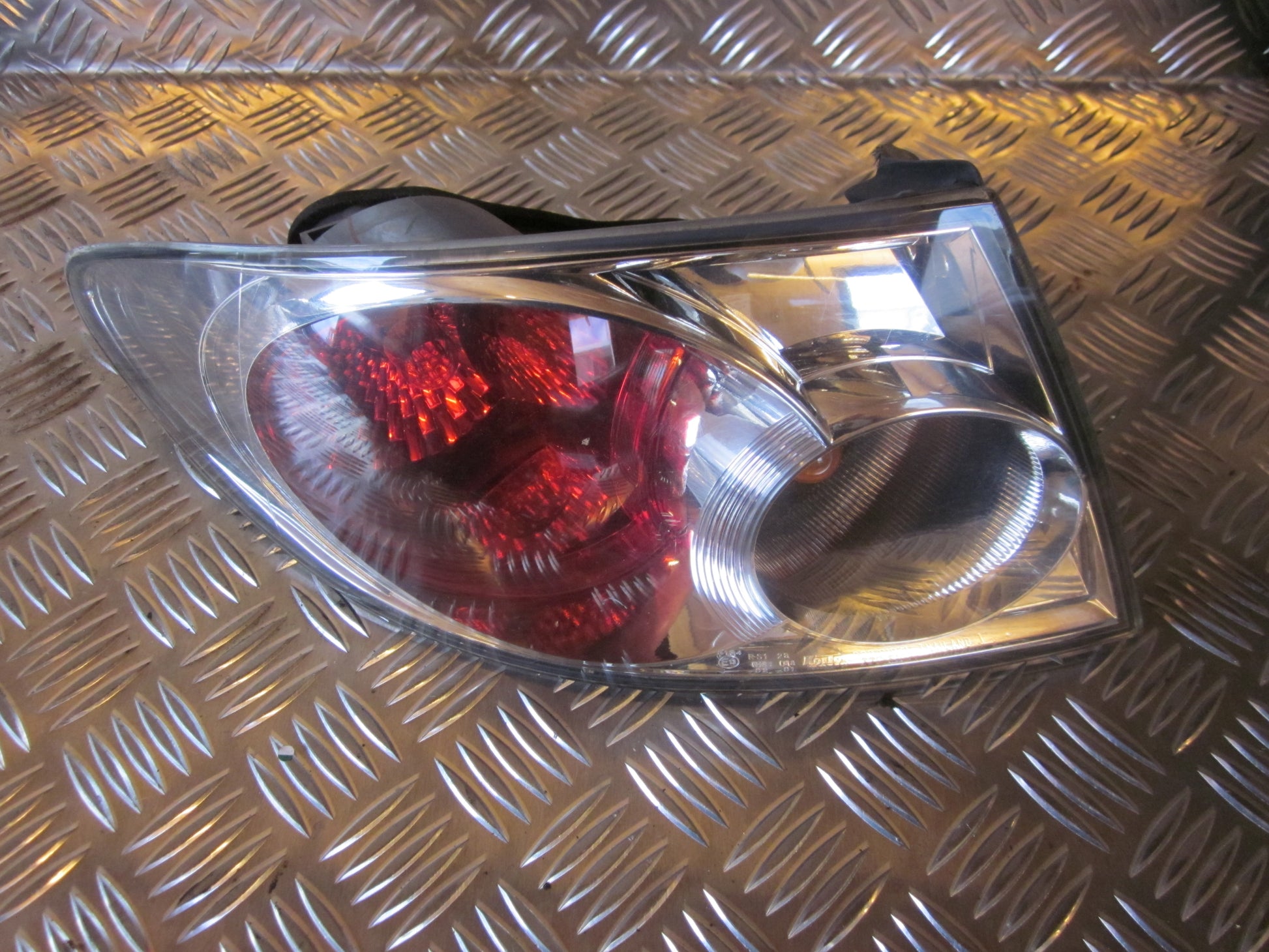 Mazda 6 GG/GY Baglygte Med OEM Nr. Ophugger Fra Mazda Ophugger