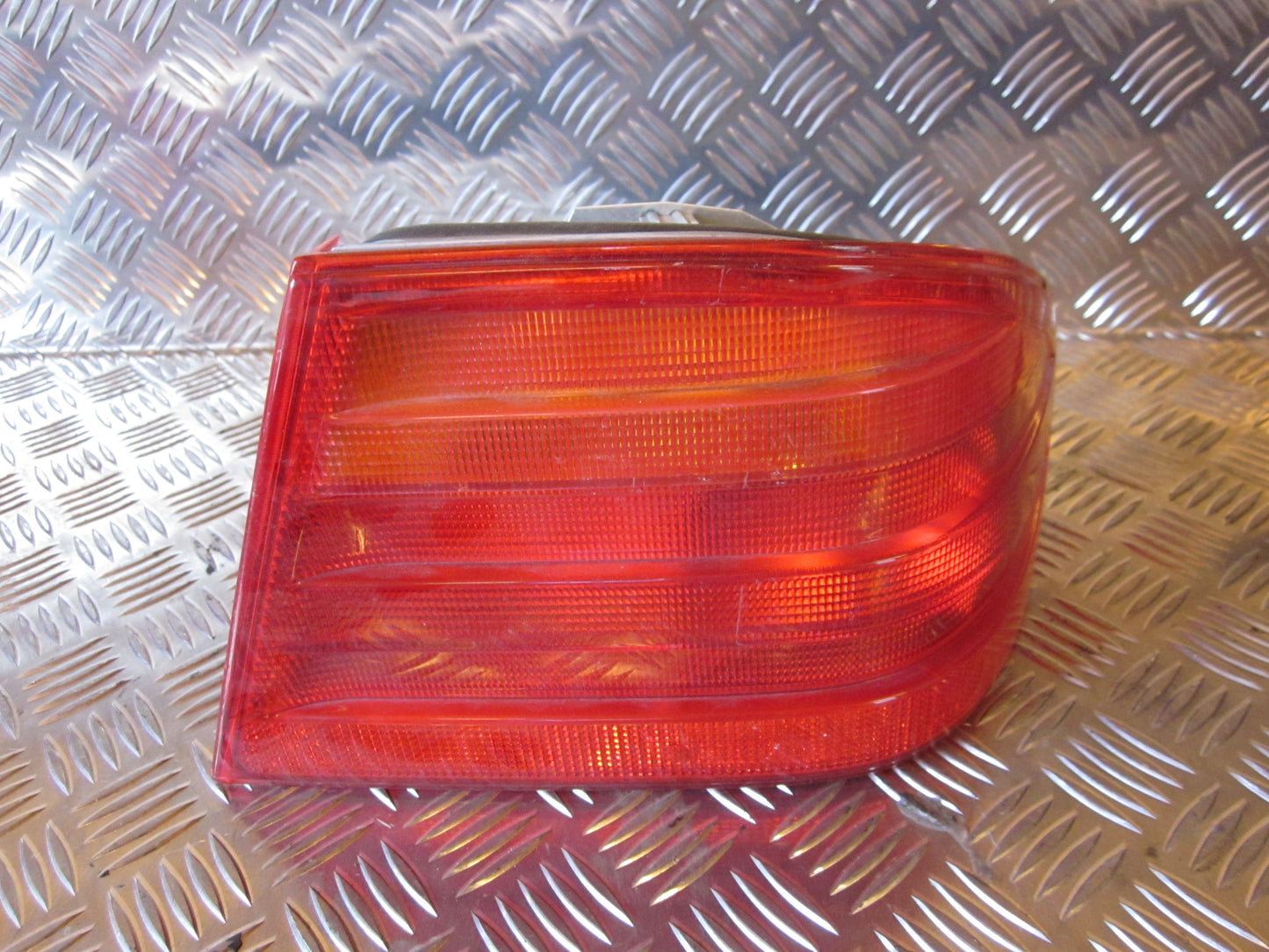 Mercedes E W210 Baglygte Med OEM Nr. Ophugger Fra Mercedes Ophugger