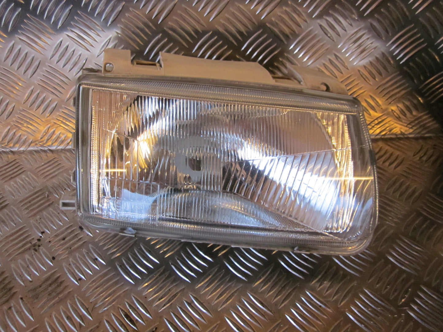 VW Polo 3 5D 6N Forlygte Med OEM Nr. Ophugger Fra VW Ophugger