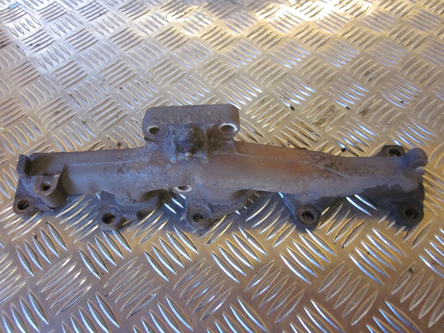 Opel Combo C Manifold Ud Med OEM Nr. 73501340 Fra Opel Ophugger