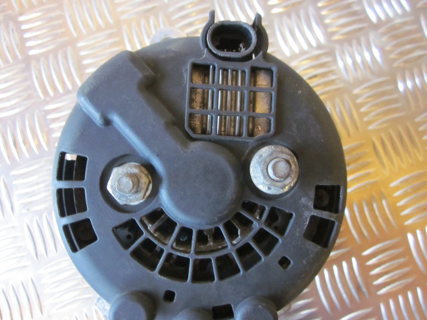 Chevrolet Aveo Generator Med OEM Nr. Ophugger Fra Chevrolet Ophugger