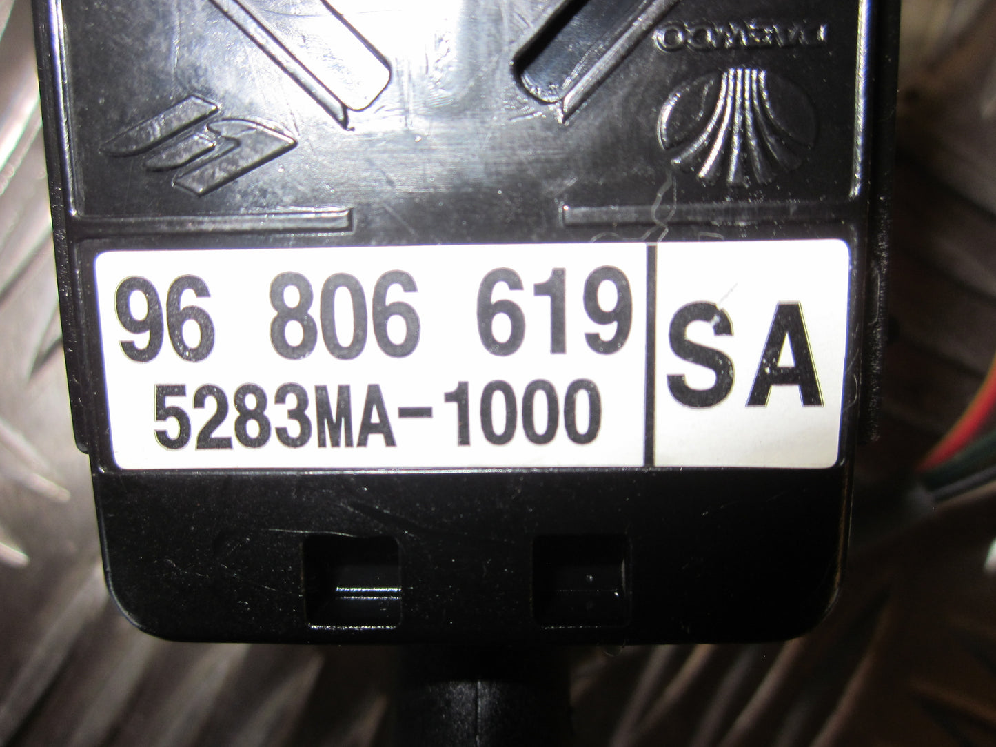 Chevrolet Aveo Kontakt Blink Med OEM Nr. Ophugger Fra Chevrolet Ophugger