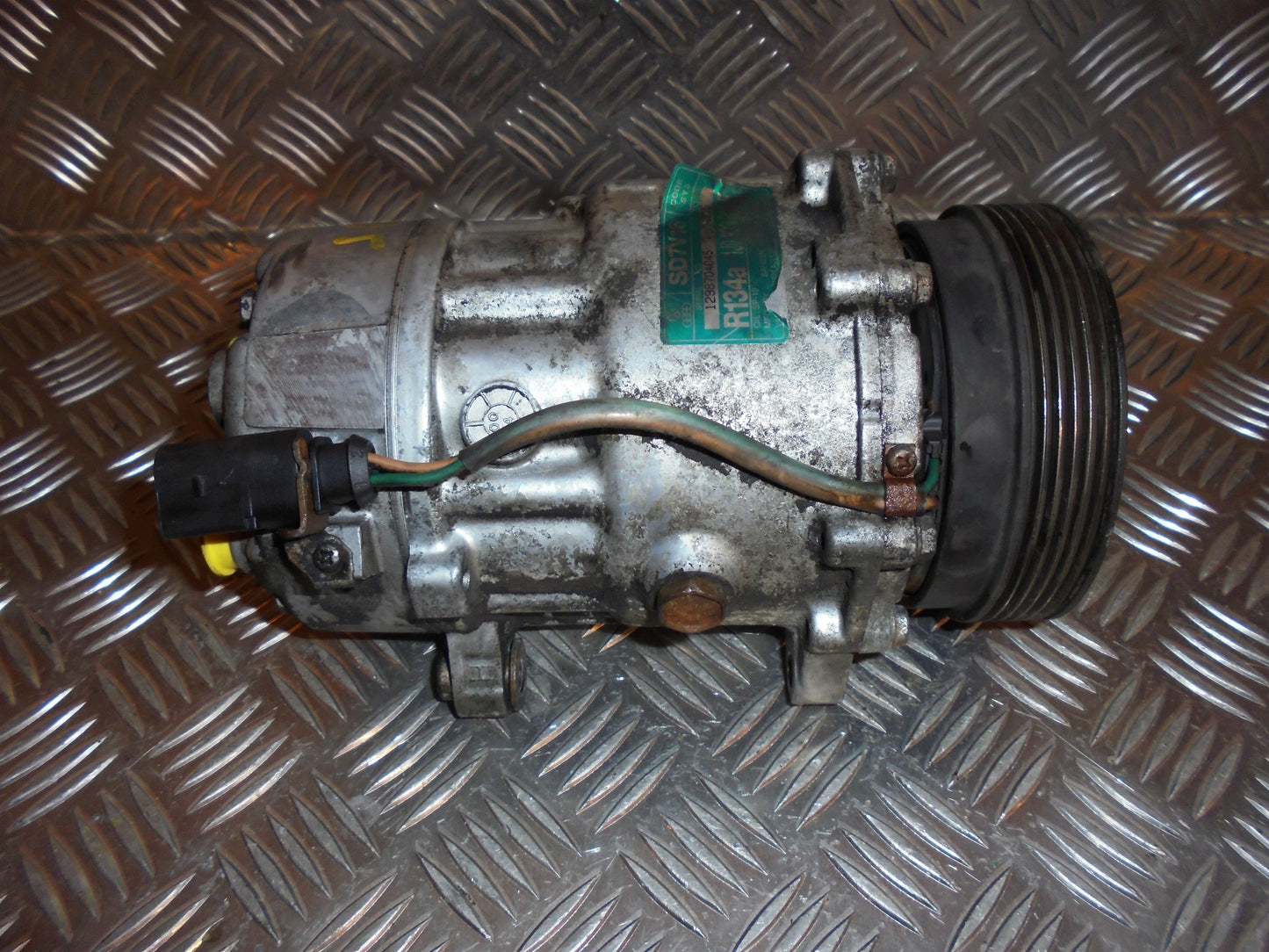 VW Golf 4 1J Aircondition Pumpe Med OEM Nr. 1J0820803F Fra VW Ophugger