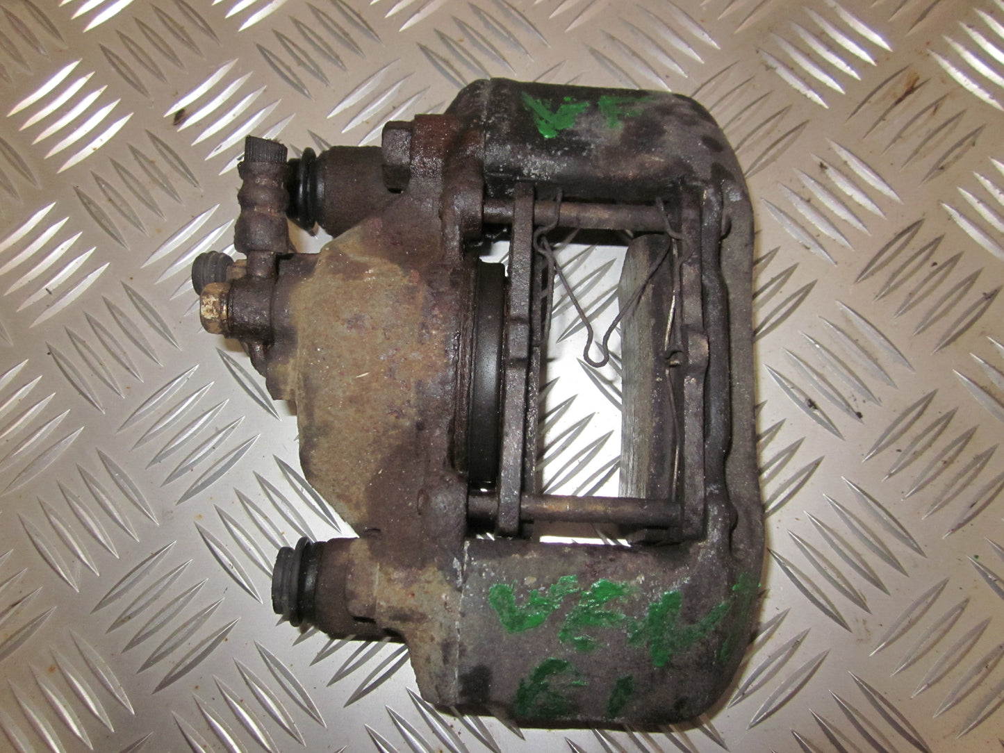 Mazda 323 3D BG1 Bremsekaliber VF Med OEM Nr. Ophugger Fra Mazda Ophugger