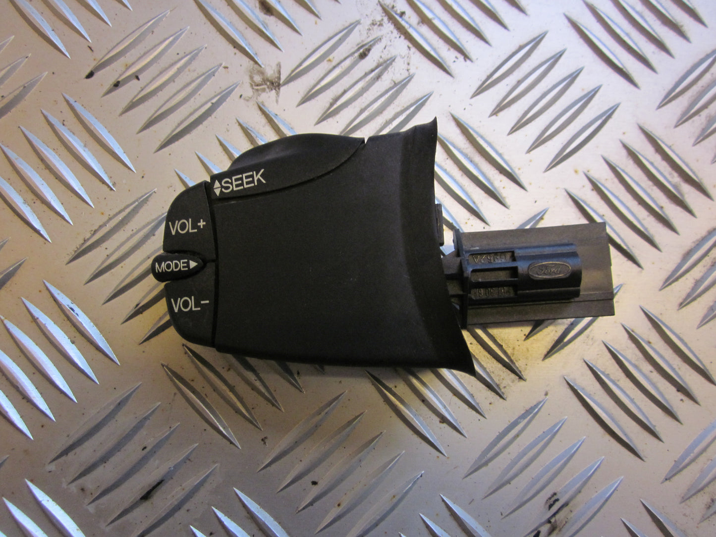 Ford Mondeo 3 Radio Div. Tilbehør Med OEM Nr. Ophugger Fra Ford Ophugger