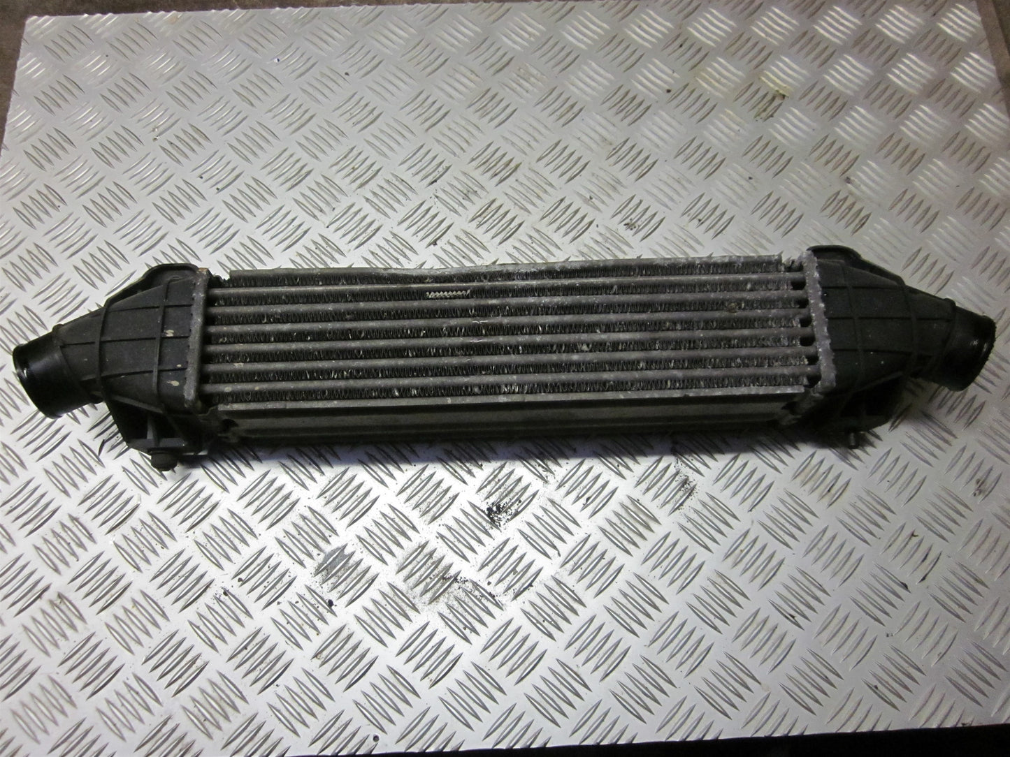 Ford Mondeo 3 Køler Intercooler Med OEM Nr. Ophugger Fra Ford Ophugger