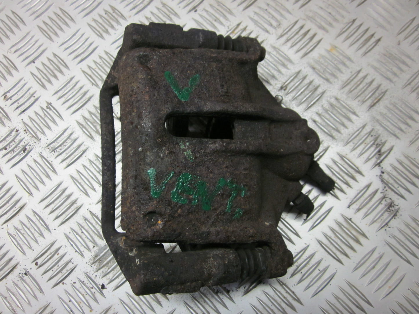 Ford Mondeo 3 Bremsekaliber VF Med OEM Nr. 2218067 Fra Ford Ophugger