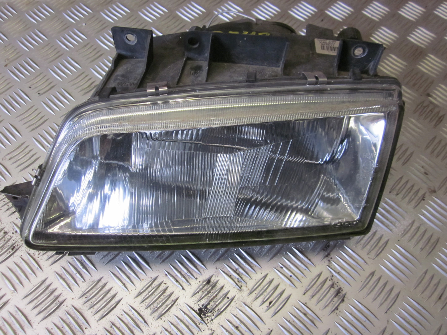 Peugeot 405 Forlygte Med OEM Nr. Ophugger Fra Peugeot Ophugger