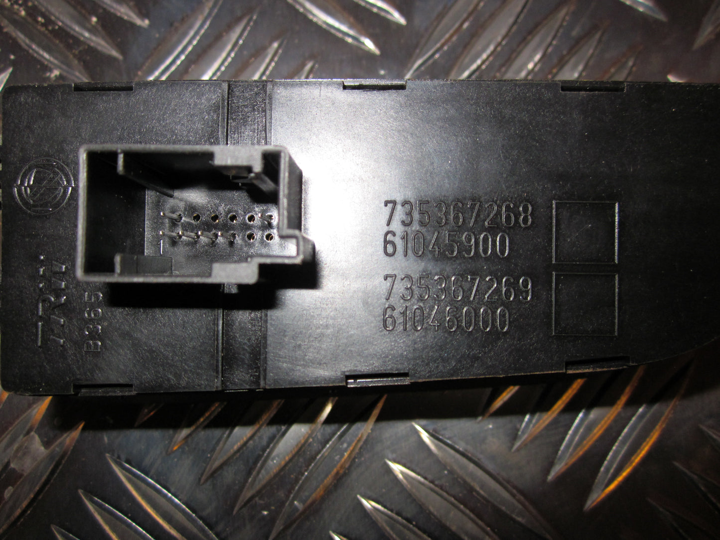 Fiat Grande Punto Kontakt Lygtejustering Med OEM Nr. Ophugger Fra Fiat Ophugger