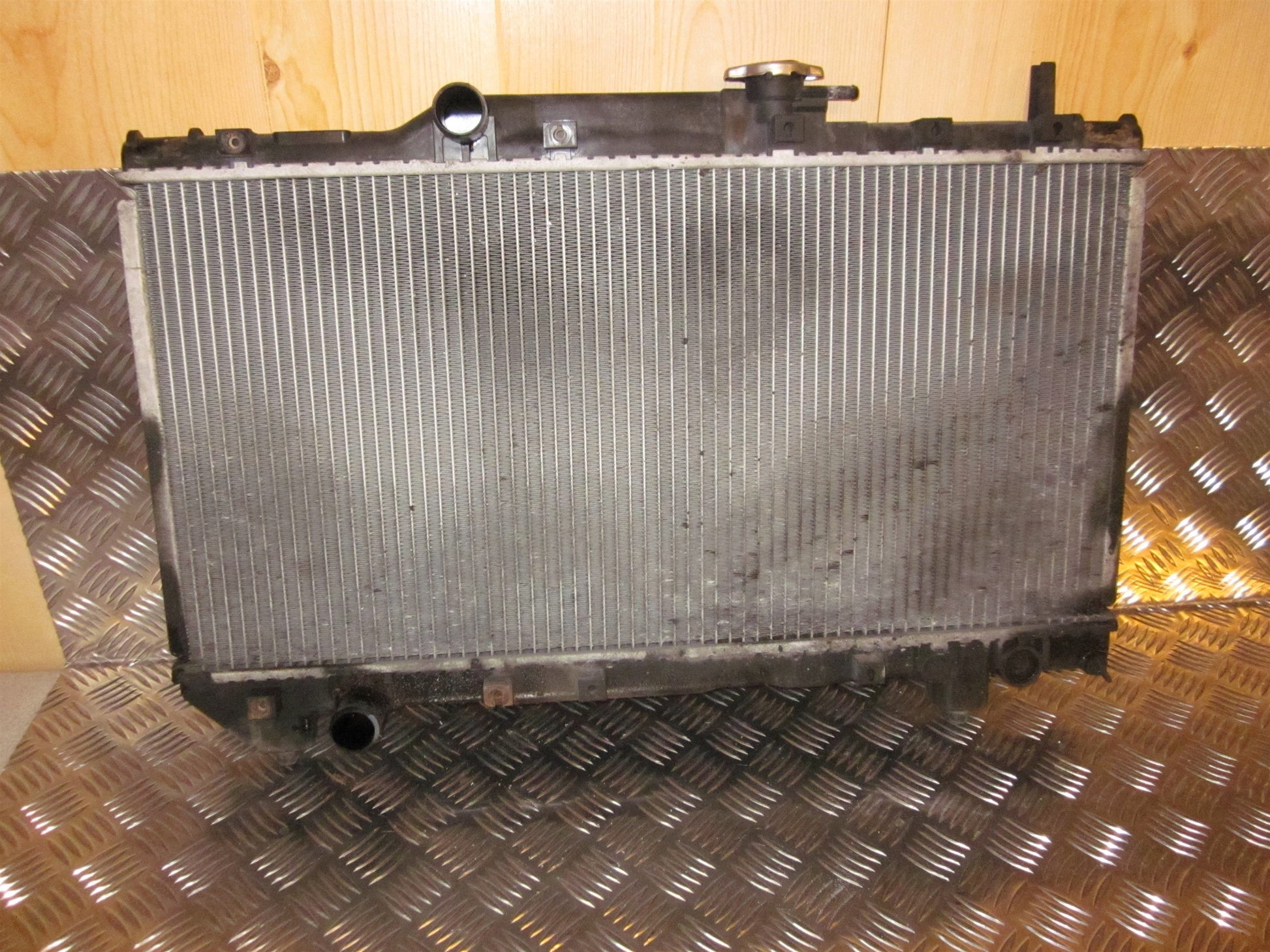 Toyota Carina E Engelsk Køler Med OEM Nr. Ophugger Fra Toyota Ophugger