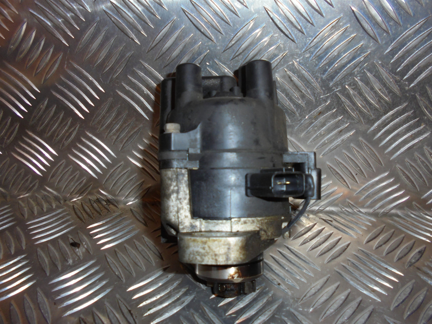 Mazda 323 C 3D BA13 Strømfordeler El Med OEM Nr. Ophugger Fra Mazda Ophugger