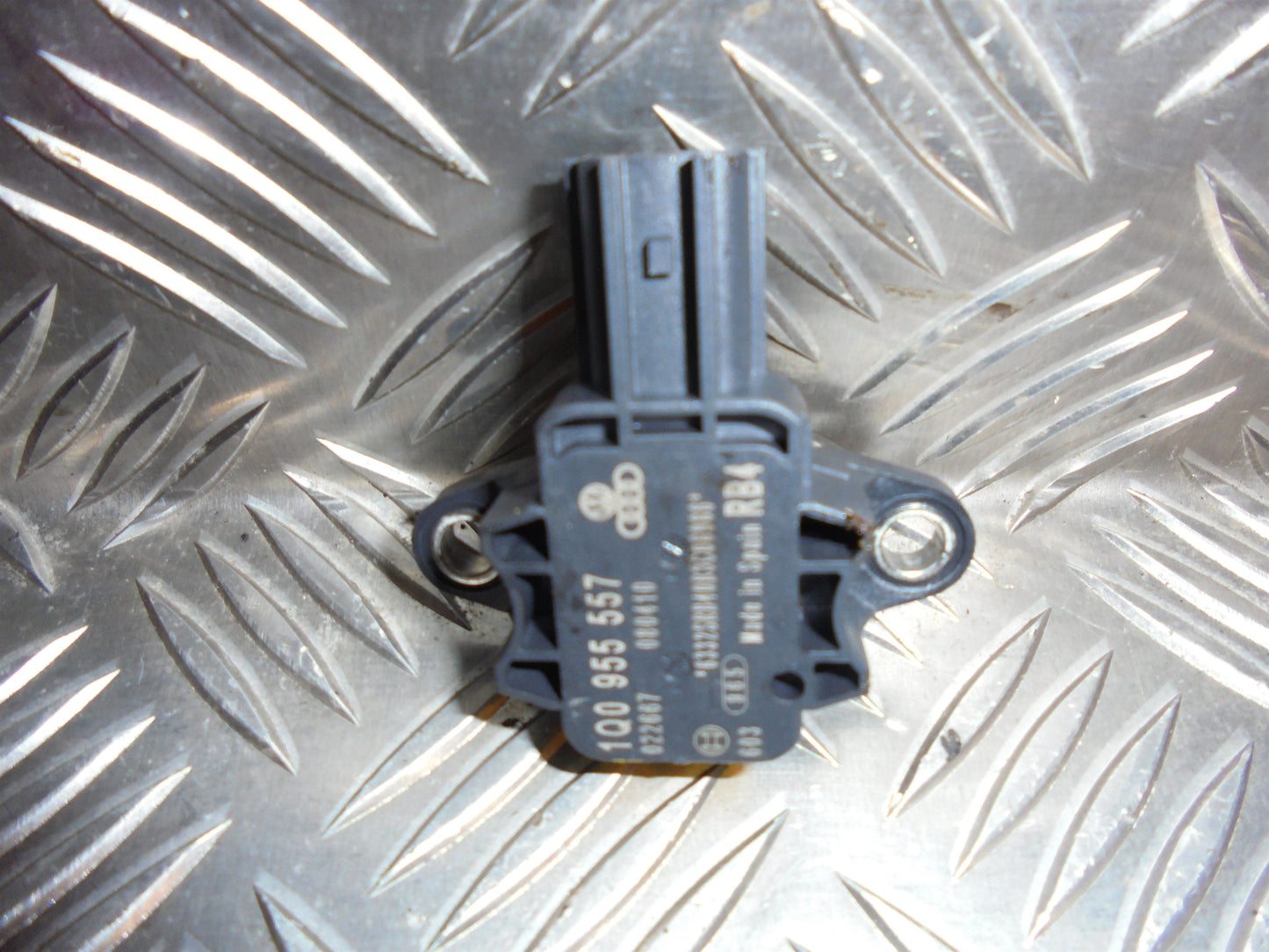 VW Polo 6R Elektriske Dele Div Med OEM Nr. 1Q0955557 Fra VW Ophugger