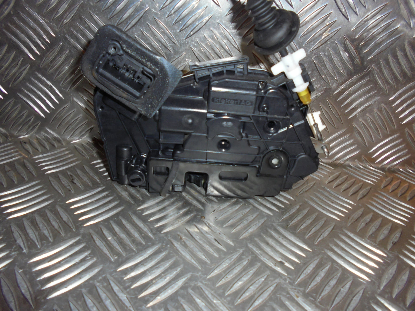 VW Polo 6R Dørlås Med OEM Nr. 5K4839015L Fra VW Ophugger