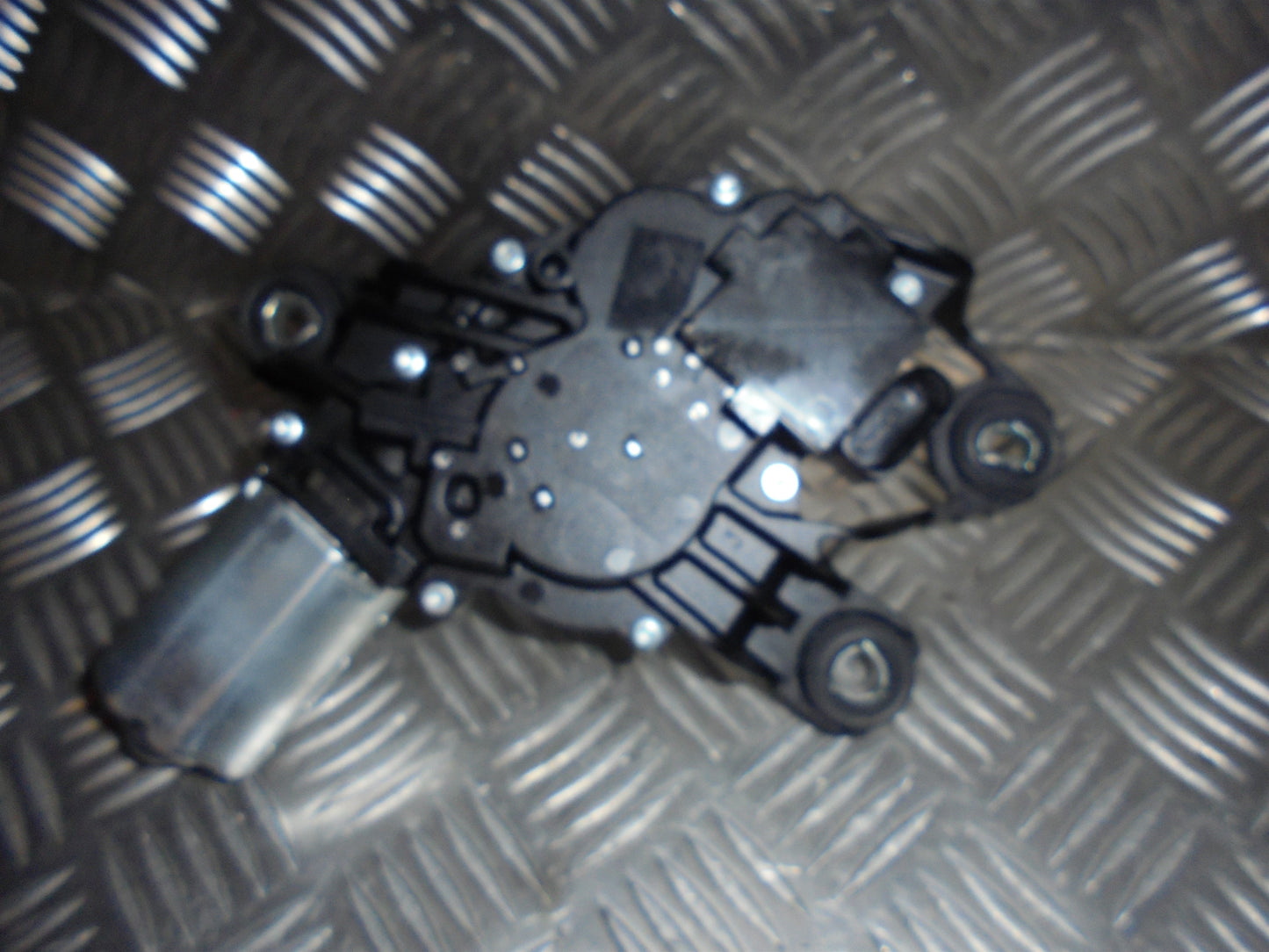 VW Polo 6R Bagrudevisker Motor Med OEM Nr. 0390201216 Fra VW Ophugger