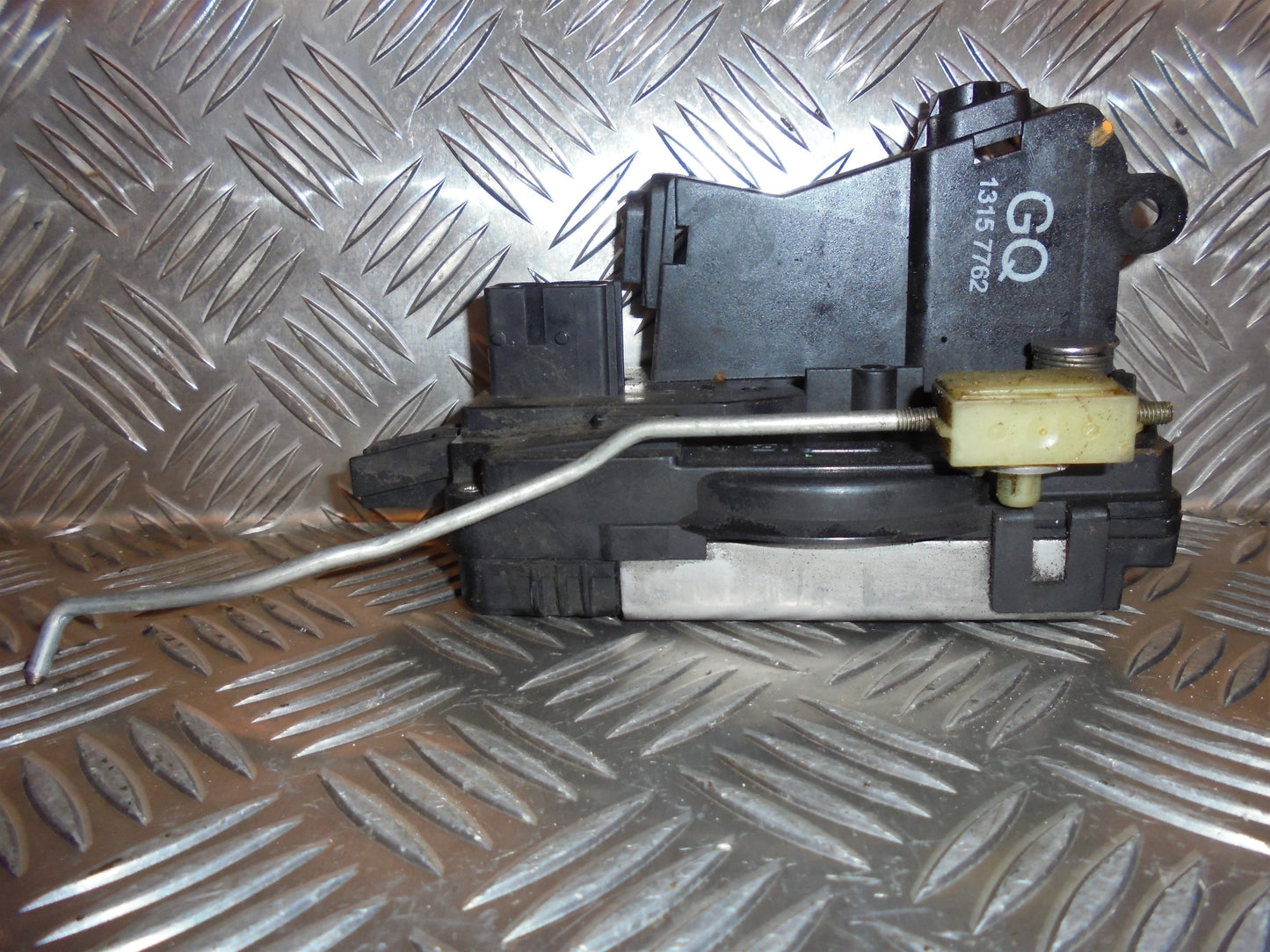Opel Vectra C Dørlås Med OEM Nr. 13157762 Fra Opel Ophugger