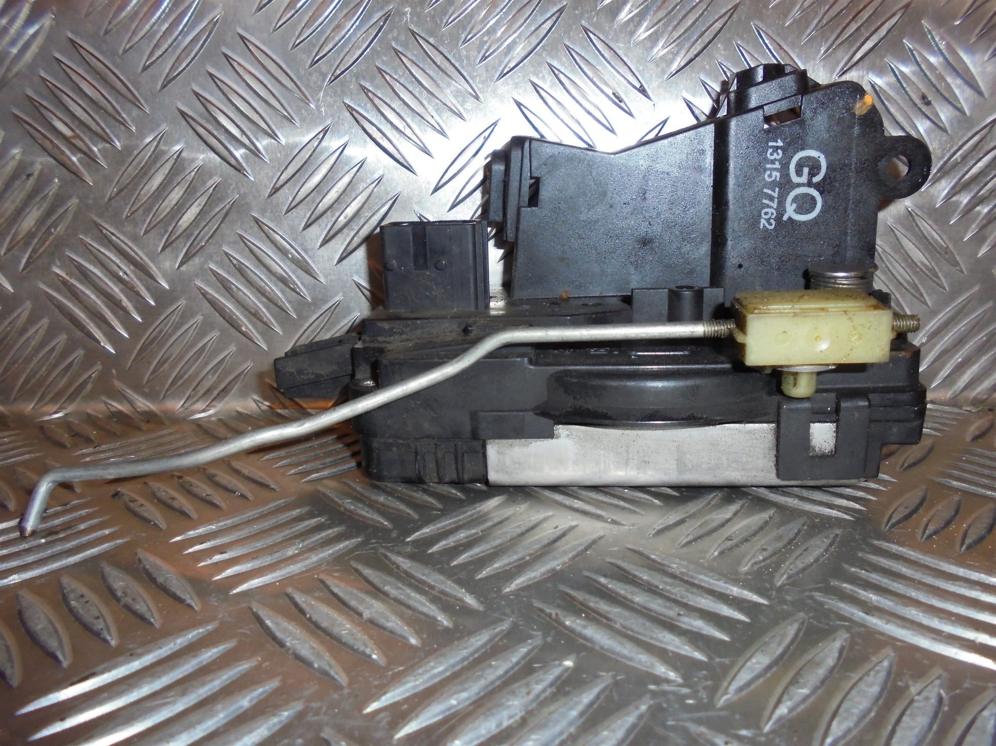 Opel Vectra C Dørlås Med OEM Nr. 13157762 Fra Opel Ophugger