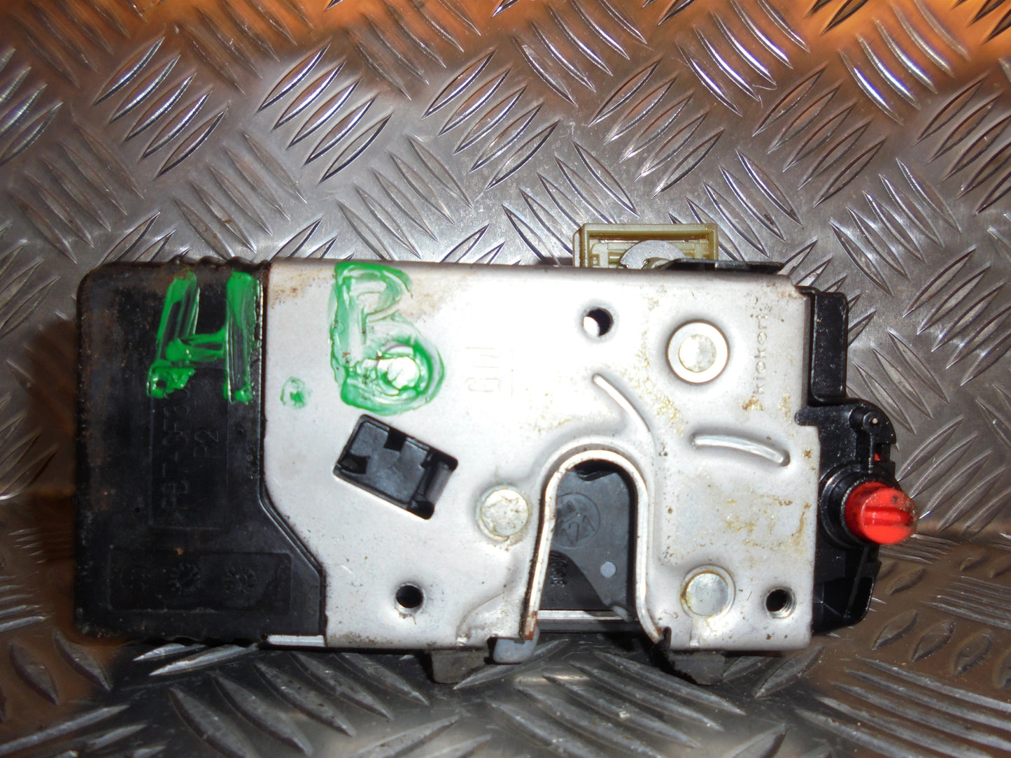 Opel Vectra C Dørlås Med OEM Nr. 13157759 Fra Opel Ophugger
