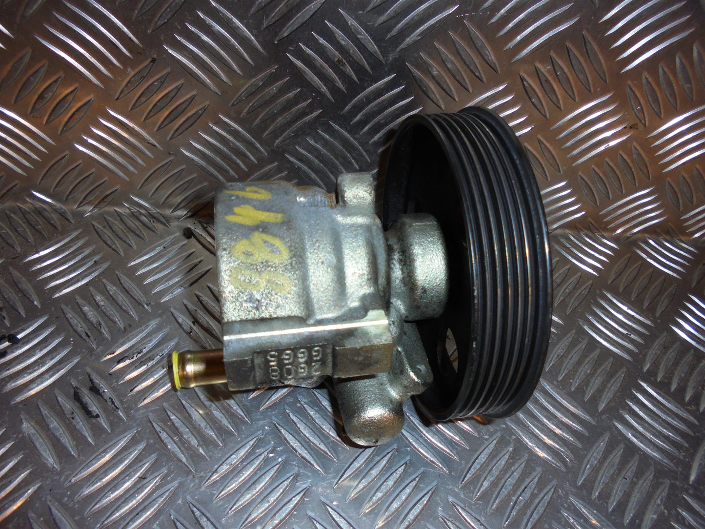 Renault Megane Servopumpe Med OEM Nr. Ophugger Fra Renault Ophugger
