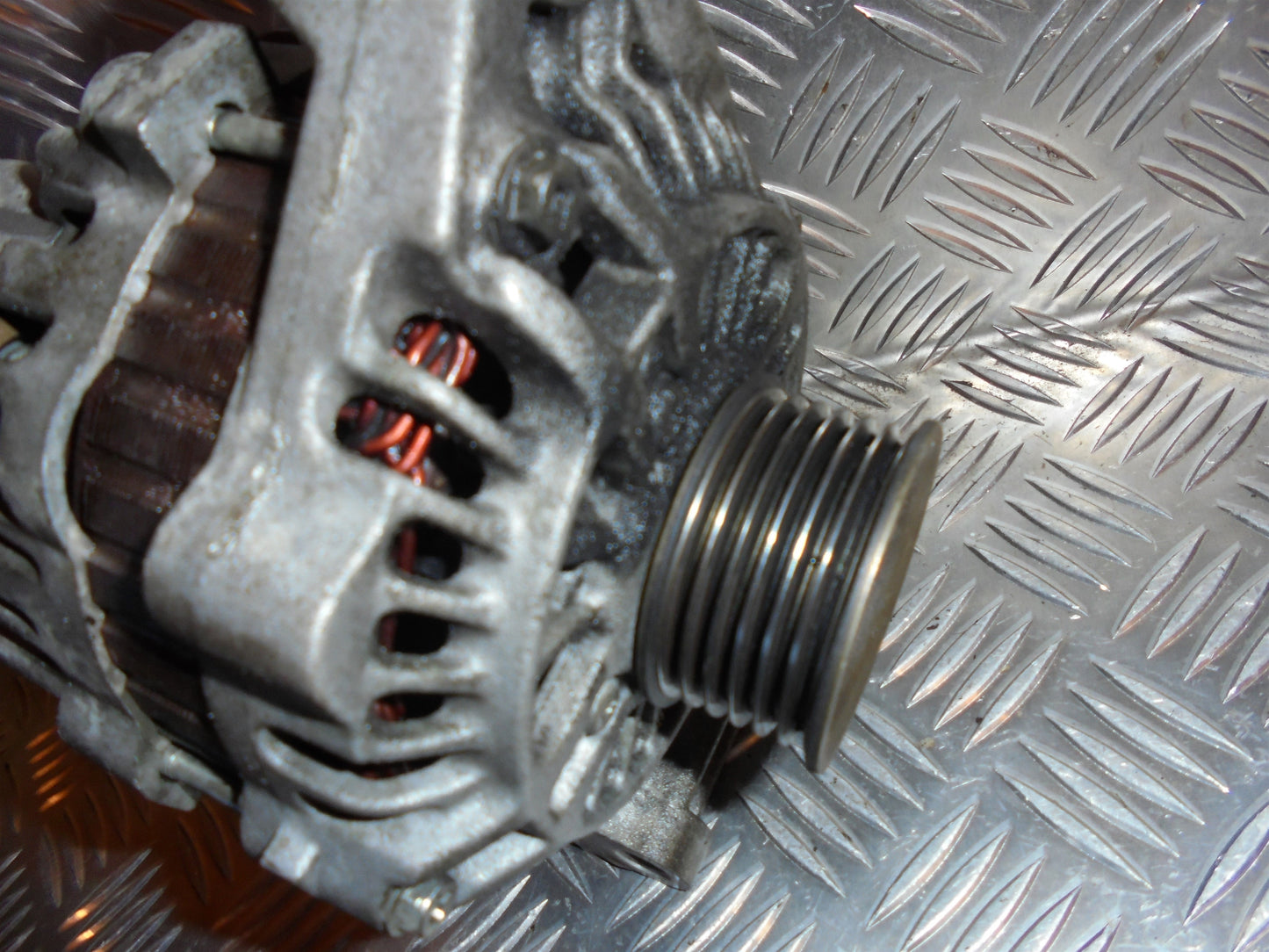 Mazda 2 ND Generator Med OEM Nr. 2S6T10300CB Fra Mazda Ophugger