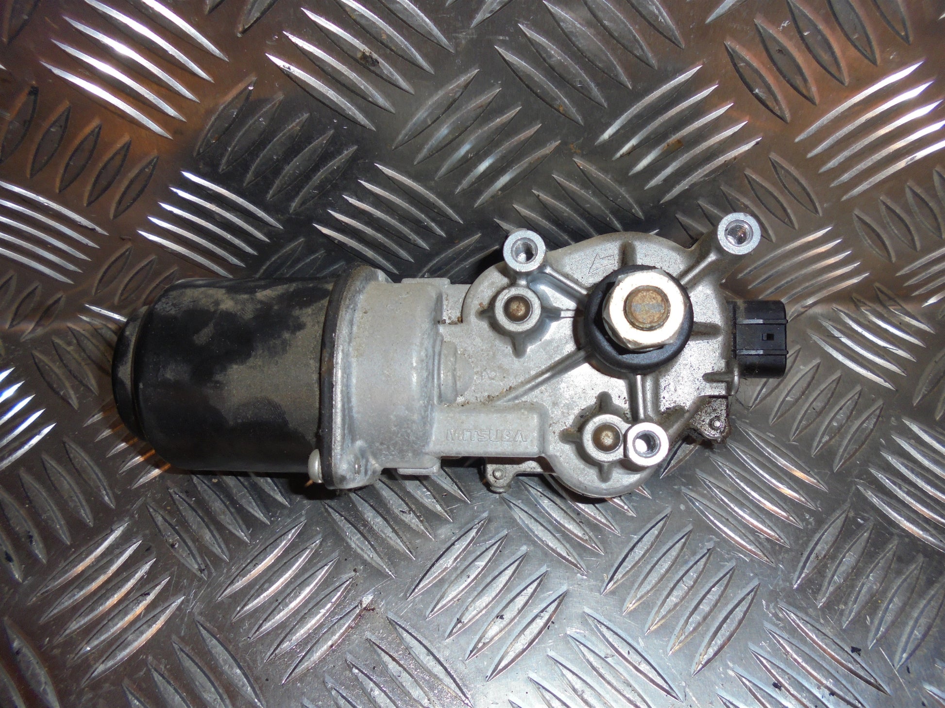 Mazda 2 ND Viskermotor Med OEM Nr. Ophugger Fra Mazda Ophugger