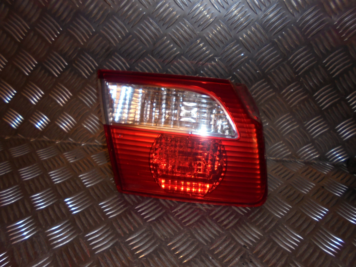 Mazda 626 GF/GW Baglygte Med OEM Nr. Ophugger Fra Mazda Ophugger