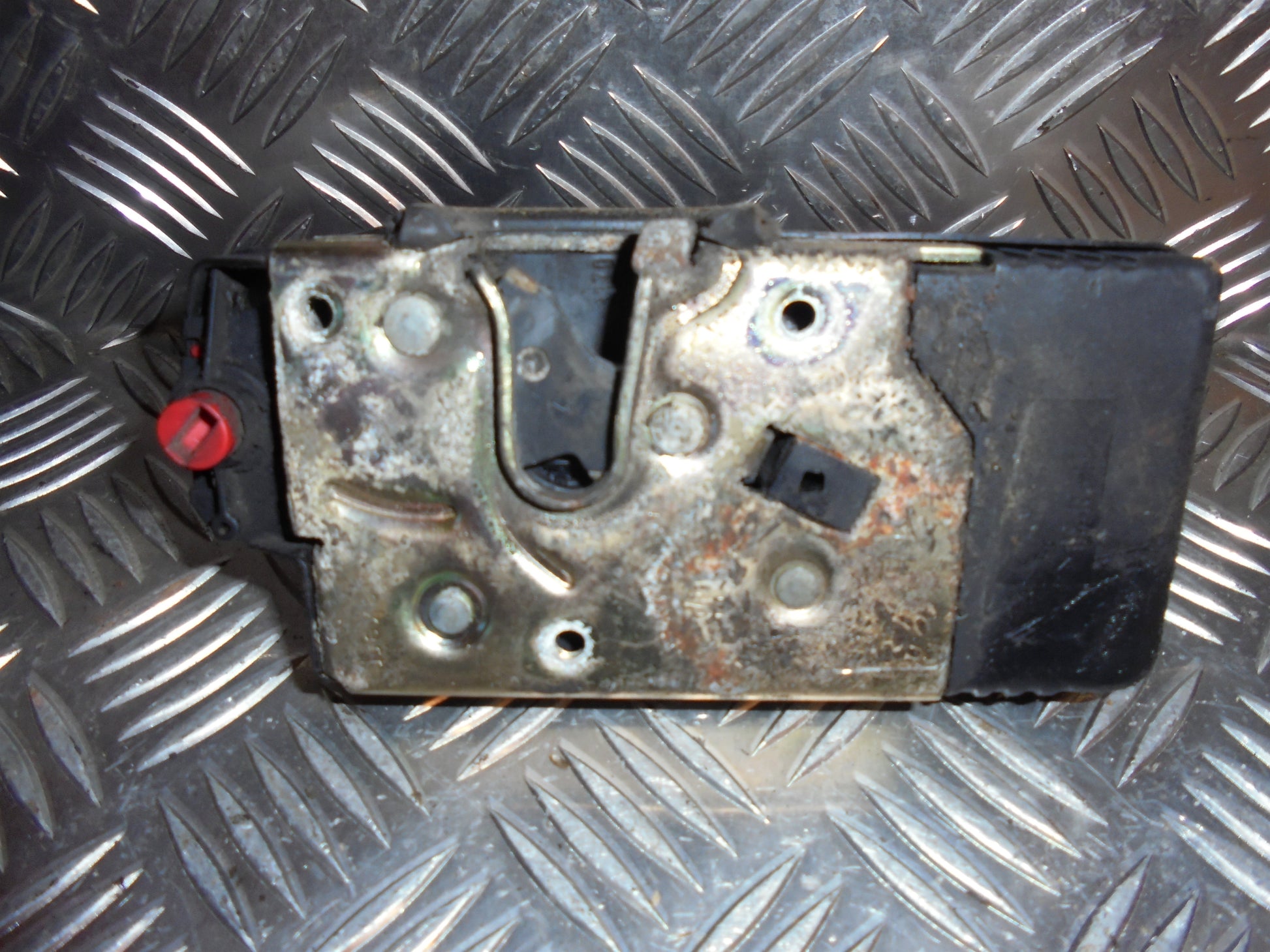 Opel Astra G Dørlås Med OEM Nr. Ophugger Fra Opel Ophugger