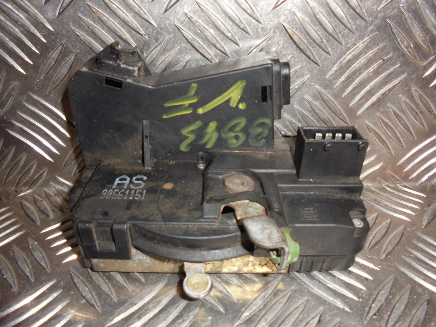 Opel Astra G Dørlås Med OEM Nr. 90561151 Fra Opel Ophugger