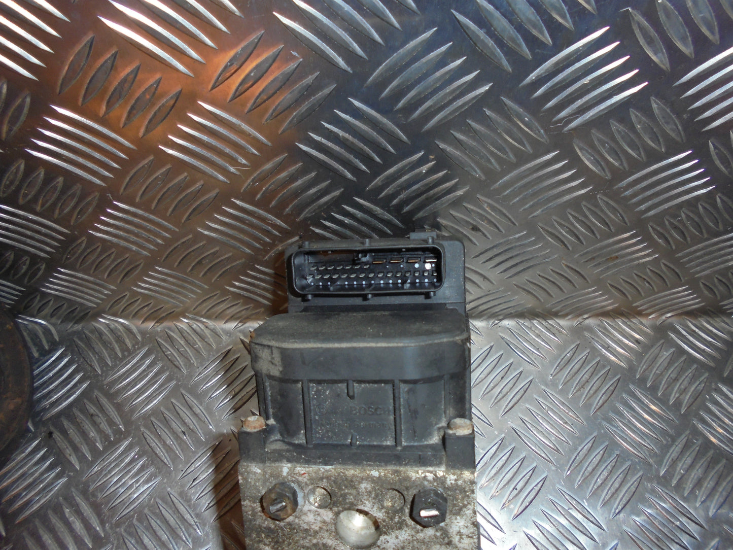 VW Passat 3B Abs Pumpe Med OEM Nr. 8E0614111 Fra VW Ophugger