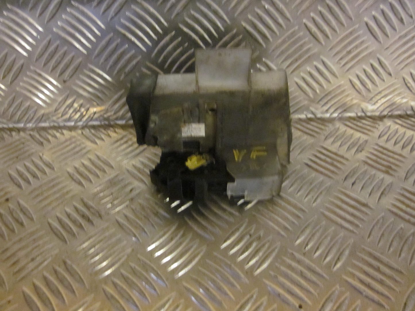 Renault Megane Dørlås Med OEM Nr. Ophugger Fra Renault Ophugger