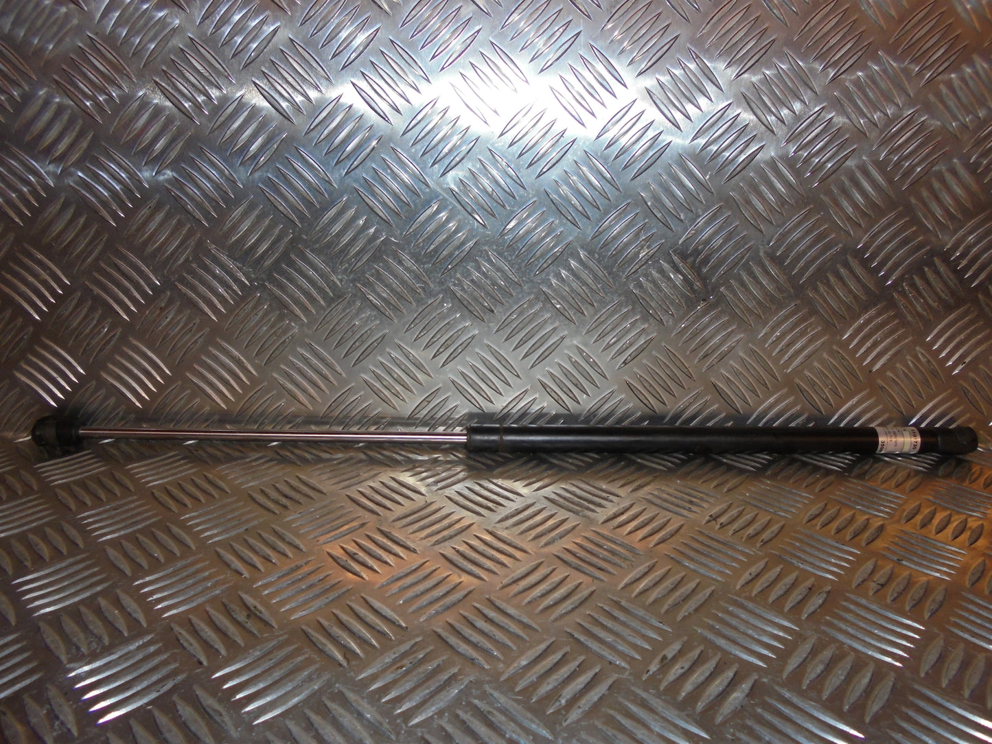 VW Beetle 5C Bagklapsdæmper Med OEM Nr. 1101730 Fra VW Ophugger