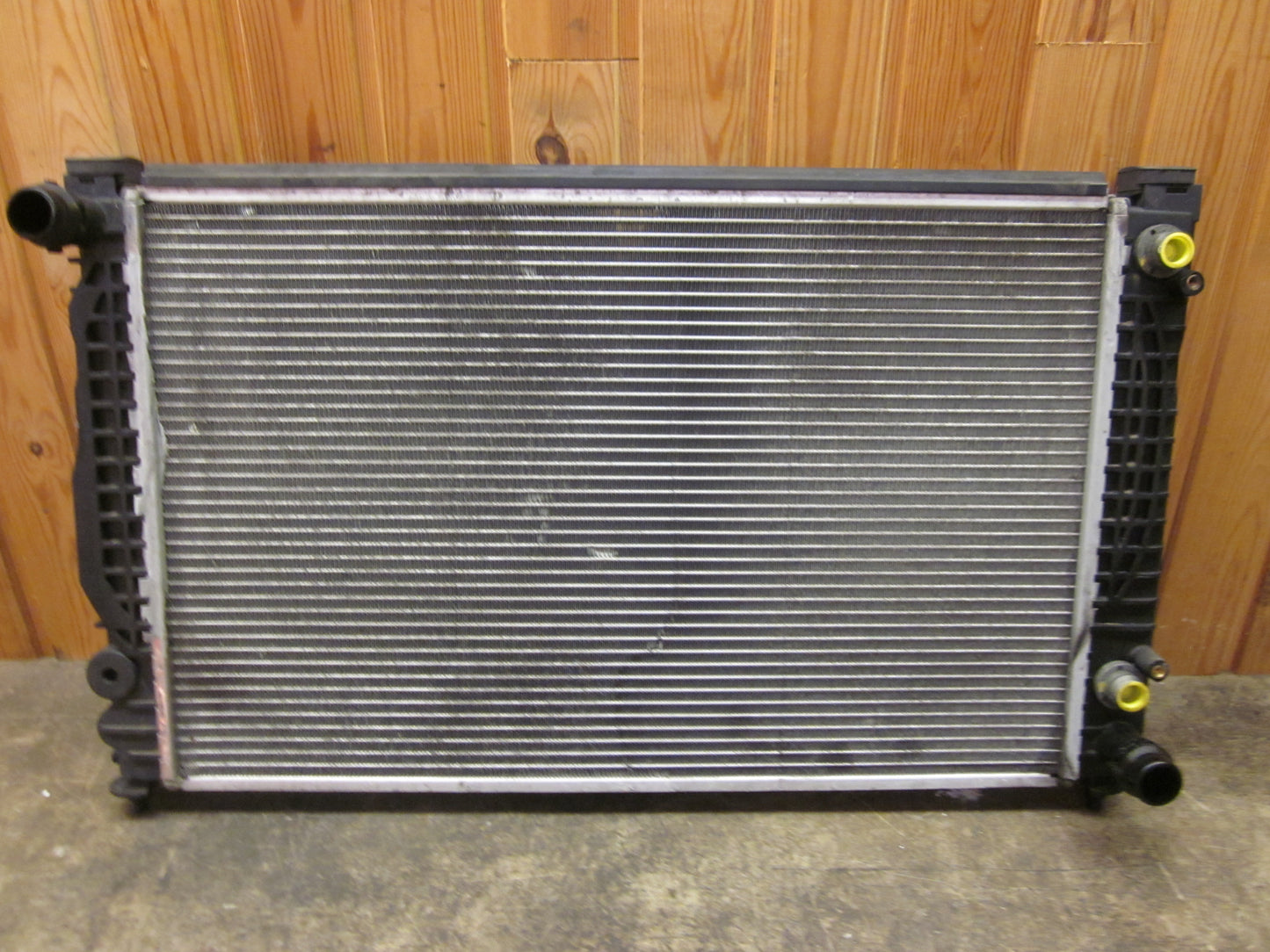 Skoda Superb Køler Med OEM Nr. 8D0121251BB Fra Skoda Ophugger