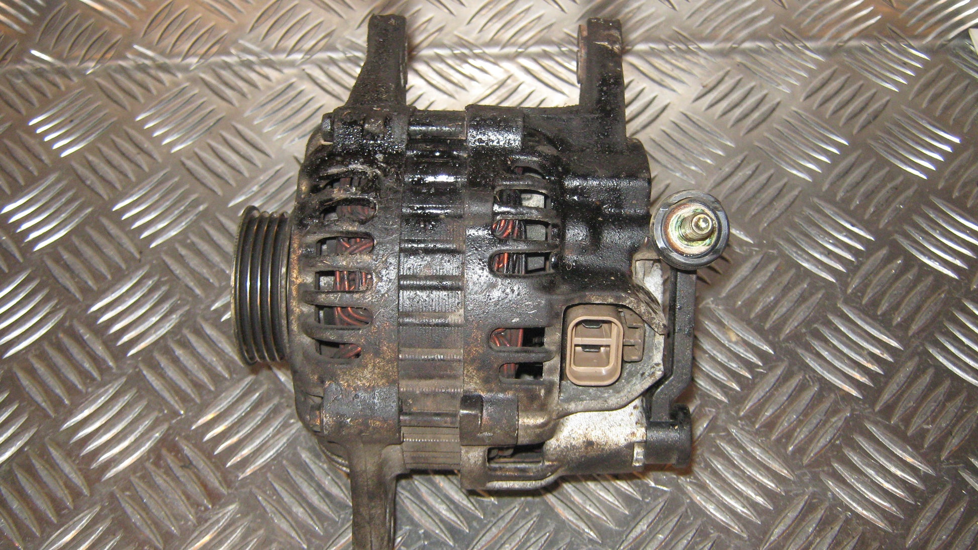 Mazda 626 GE Generator Med OEM Nr. A2T33191 Fra Mazda Ophugger