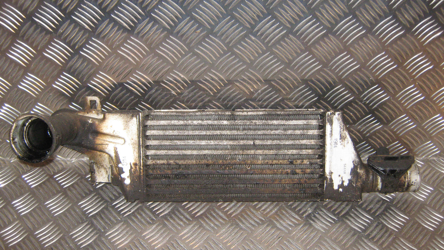 Opel Combo C Køler Intercooler Med OEM Nr. Ophugger Fra Opel Ophugger