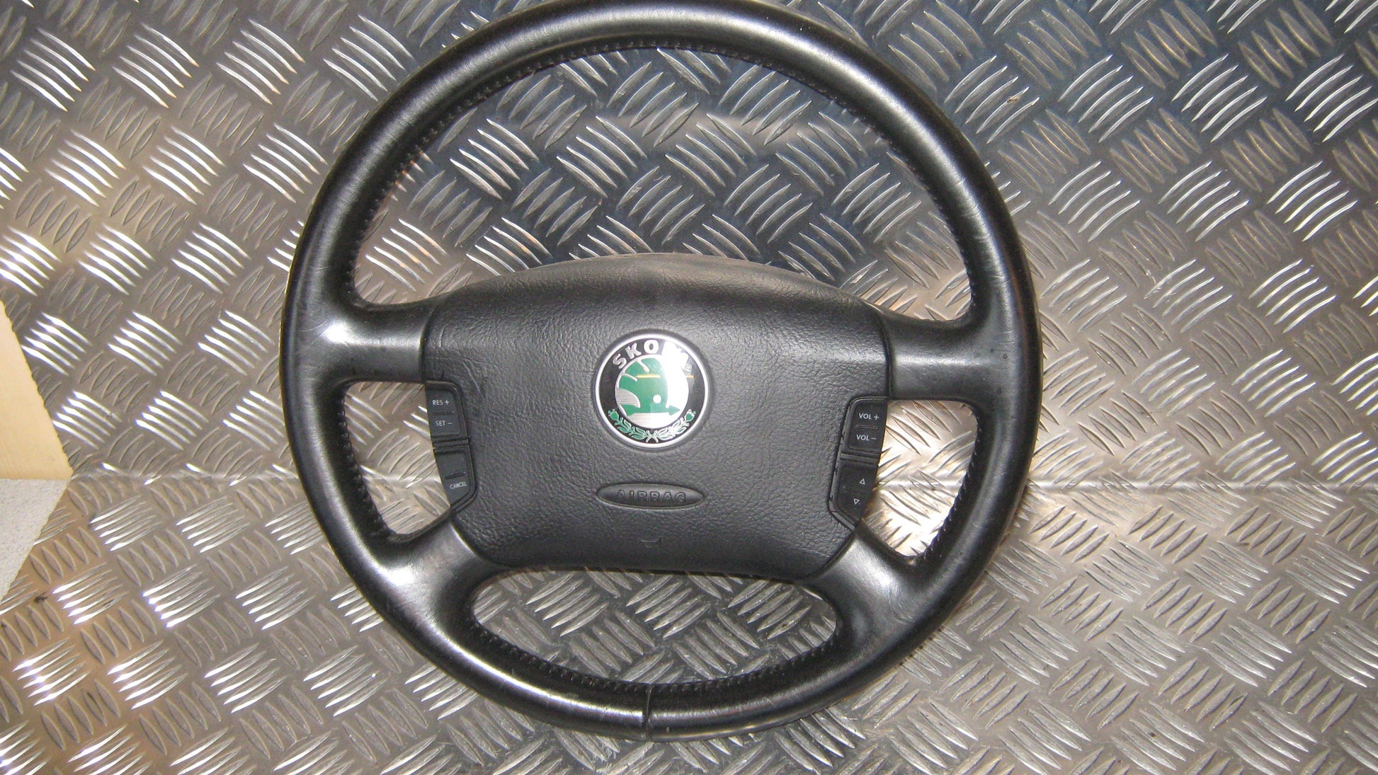 Skoda Superb Rat Med OEM Nr. 3U0419091N Fra Skoda Ophugger