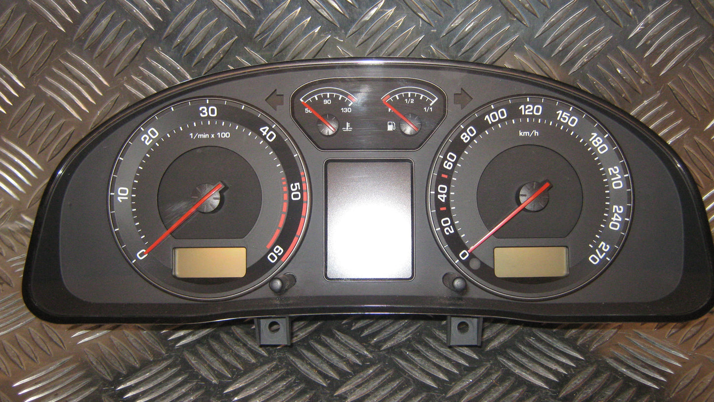 Skoda Superb Speedometer - Instrument Med OEM Nr. 3U0920841D5E2 Fra Skoda Ophugger
