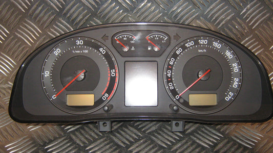 Skoda Superb Speedometer - Instrument Med OEM Nr. 3U0920841A Fra Skoda Ophugger