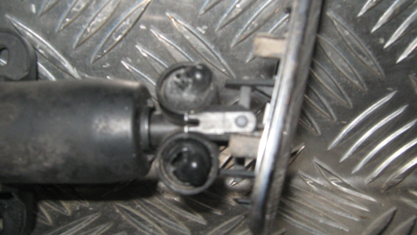 Skoda Superb Sprinklerdyse Med OEM Nr. 3U0955979 Fra Skoda Ophugger