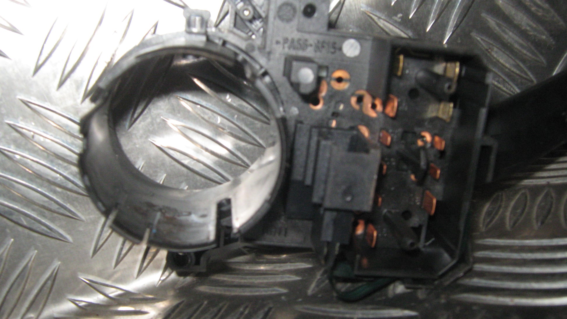 Skoda Superb Kontakt Blink Med OEM Nr. 3U0953513B Fra Skoda Ophugger