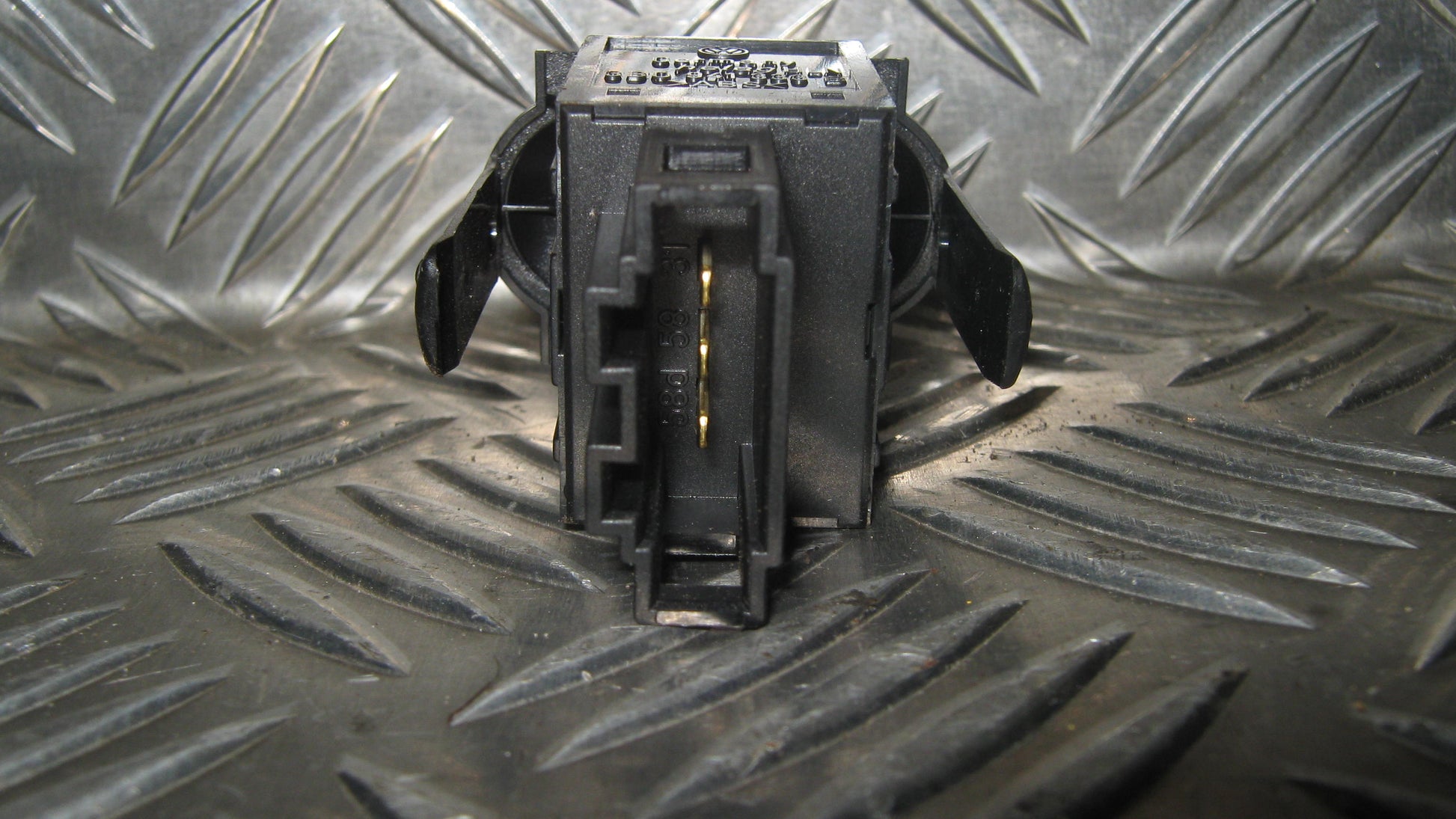 Skoda Superb Kontakt Instrumentlys Med OEM Nr. 3B0941333B Fra Skoda Ophugger