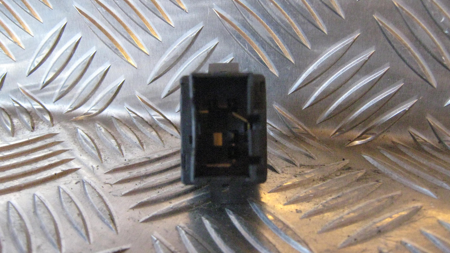 Skoda Superb Kontakt Diverse Med OEM Nr. 3U0919235A Fra Skoda Ophugger