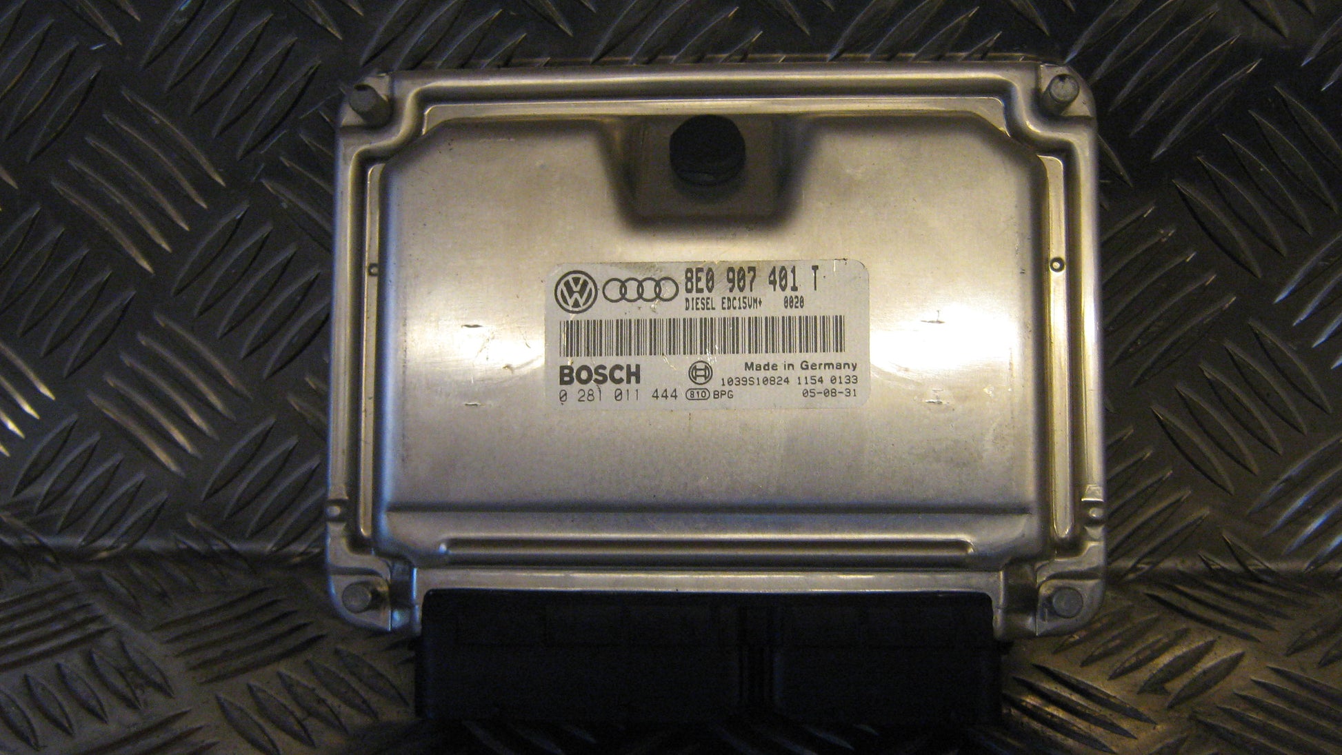 Skoda Superb Motorstyring - Motorstyreboks - Injection Elboks Med OEM Nr. 8E0907401T Fra Skoda Ophugger