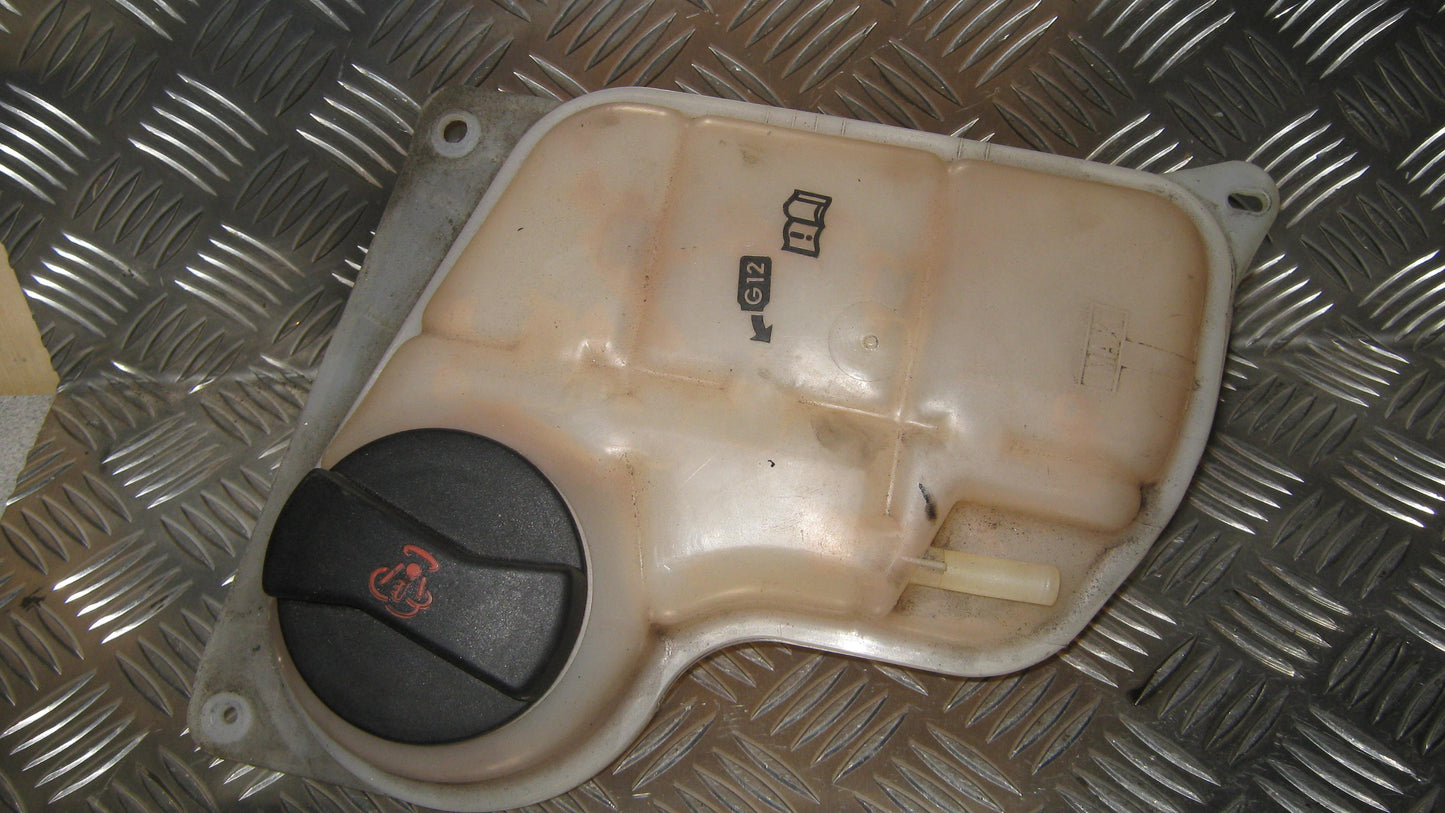 Skoda Superb Ekspansionsbehold Med OEM Nr. 4B0121403 Fra Skoda Ophugger
